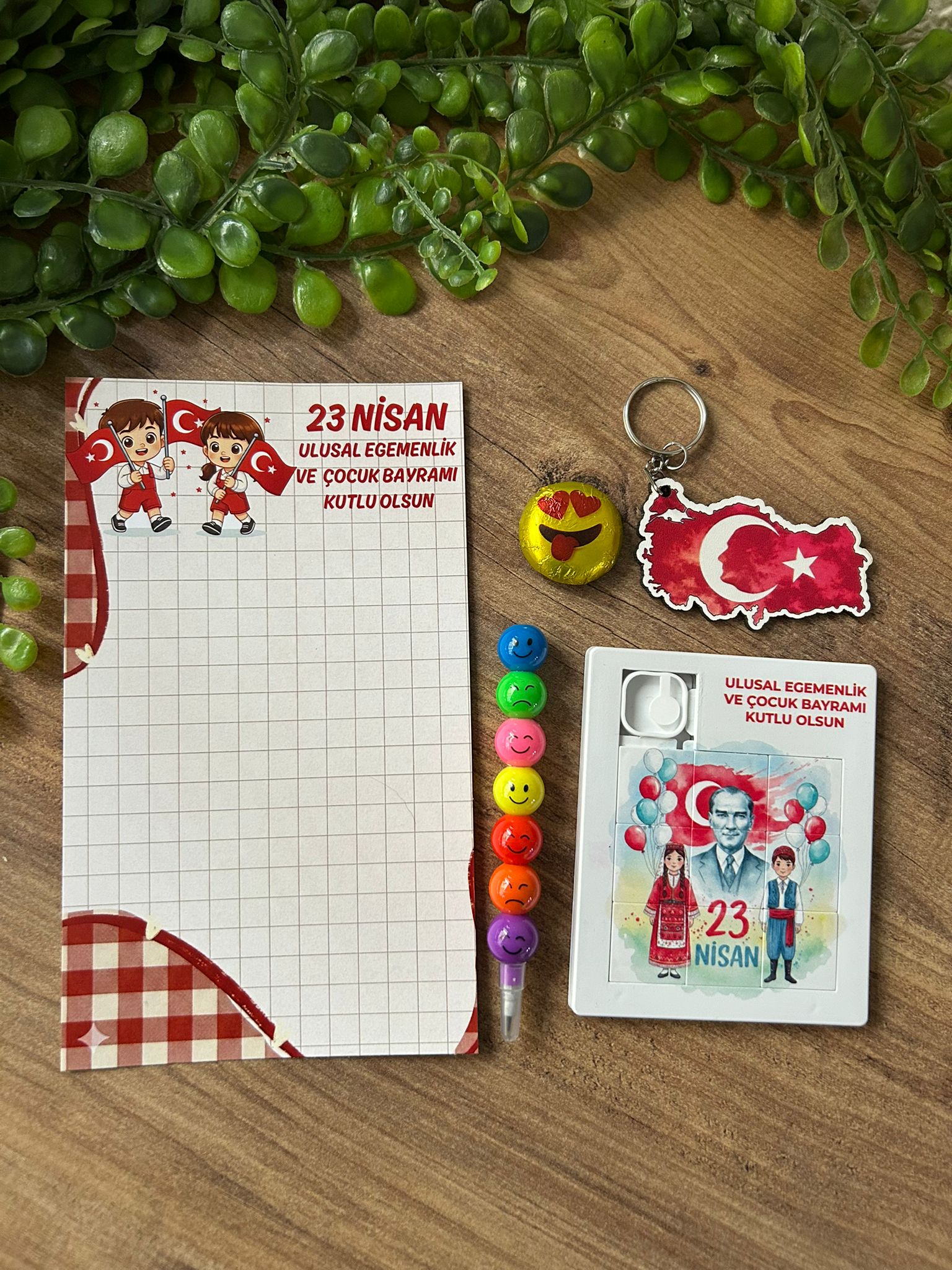 23 NİSAN AHŞAP ANAHTARLIK +ÇKOLATA+KALEM+PUZZLE