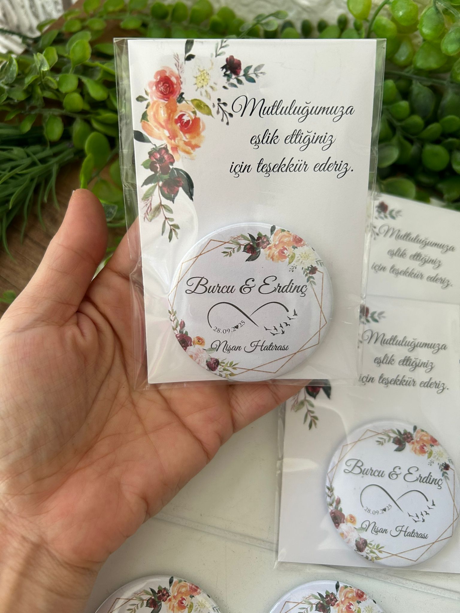 Çiçek Temalı Buton  Açacaklı Magnet