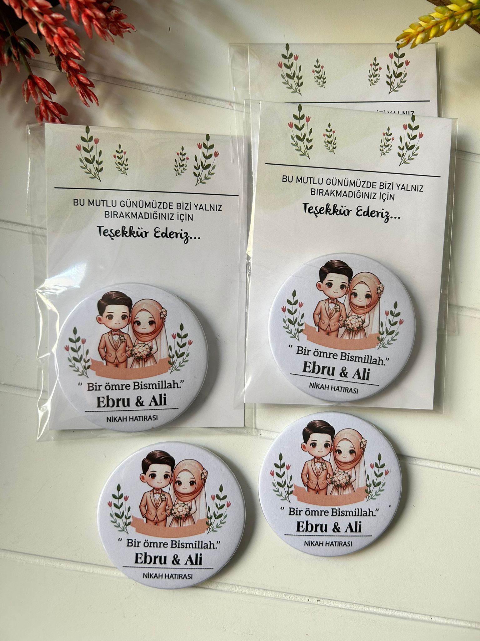 Tesettürlü Gelin ve Damat Temalı Buton  Açacaklı Magnet