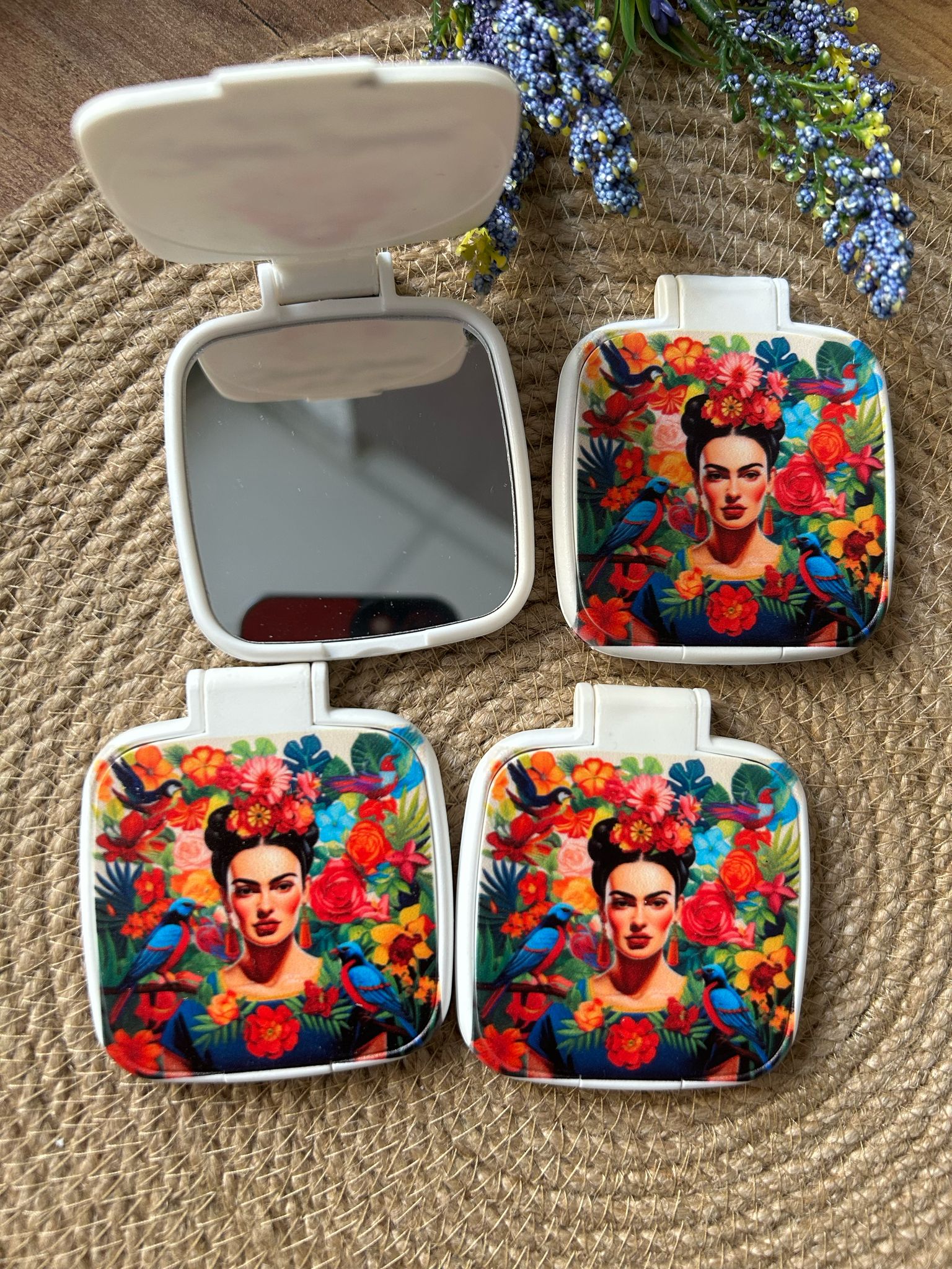 Frida-Anne-Kadın Temalı Kare Pleksi Ayna