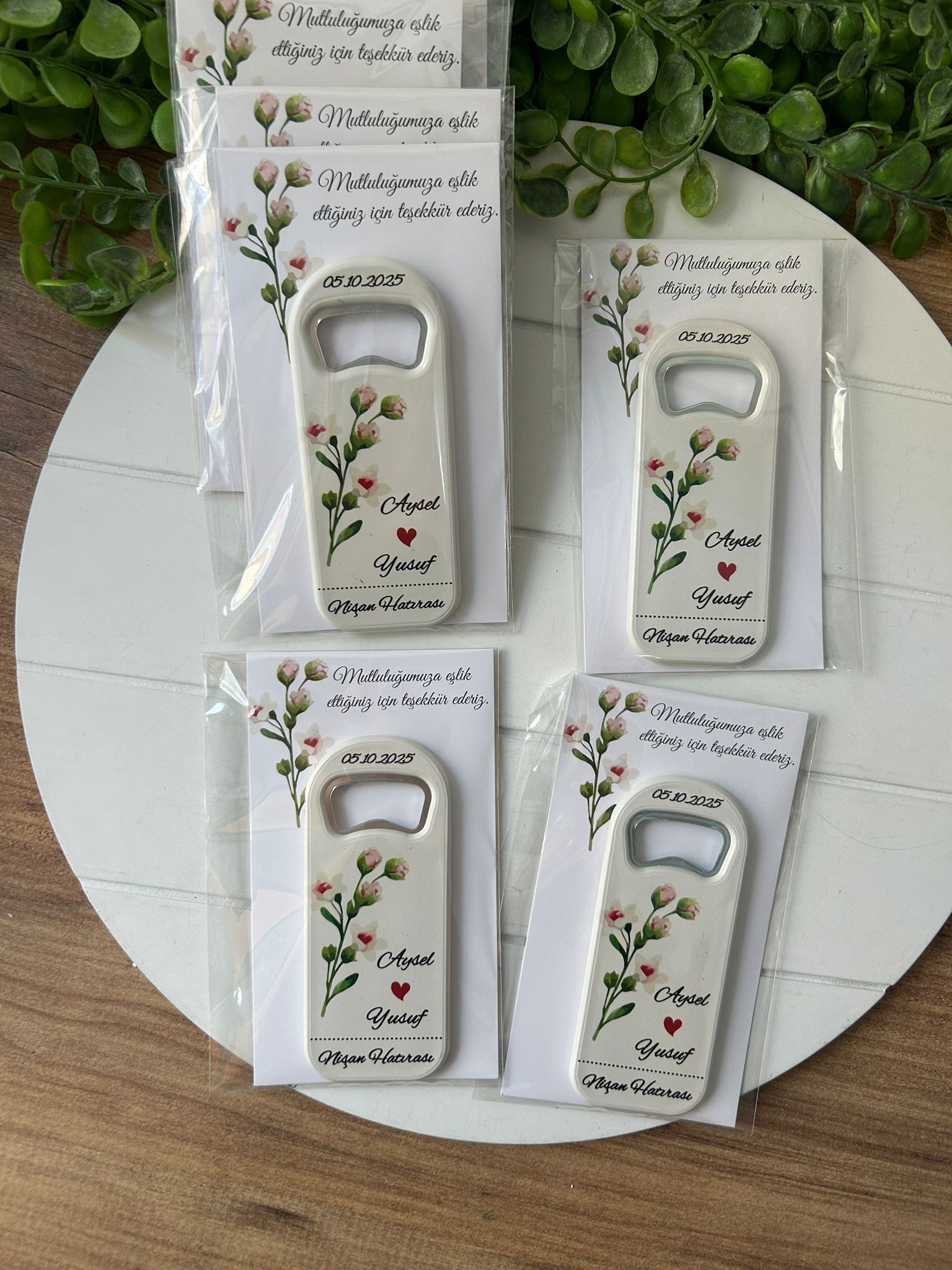 MANOLYA UZUN AÇACAKLI MAGNET