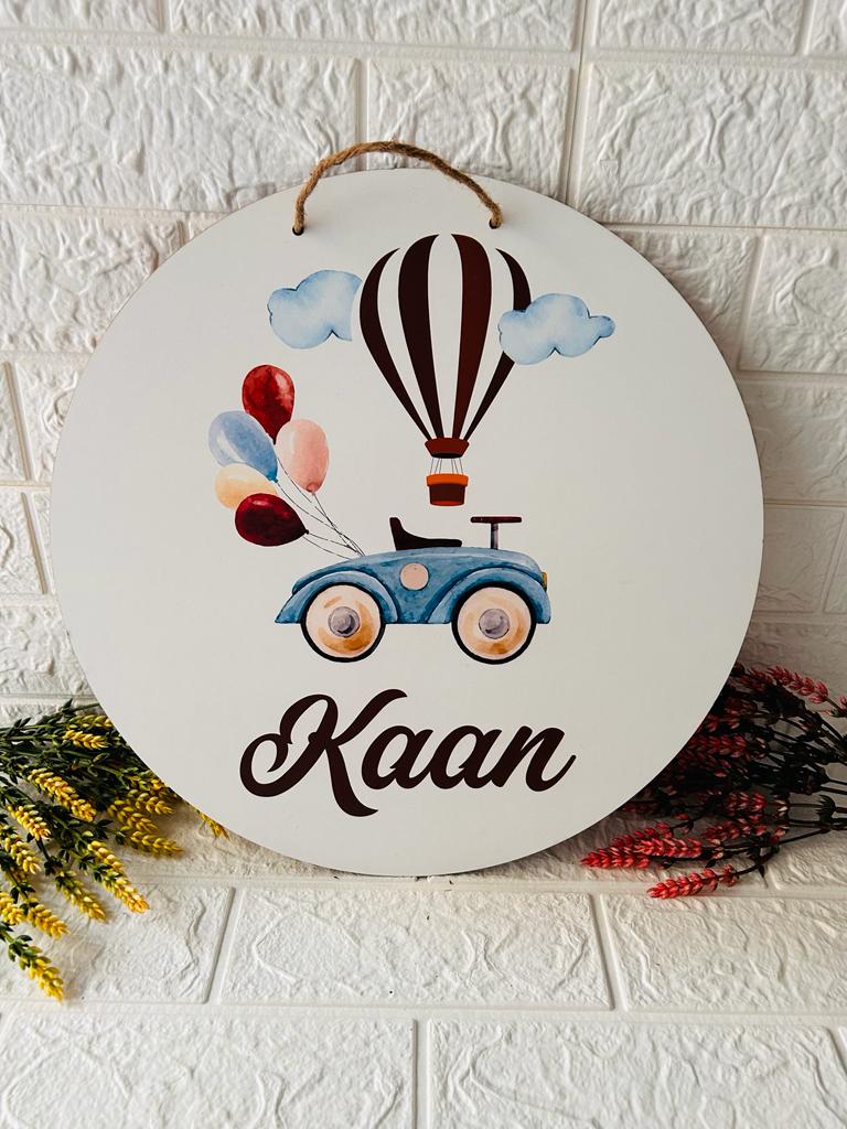 38 cm Ahşap Kapı Süsü-Erkek  Bebek Arabalı