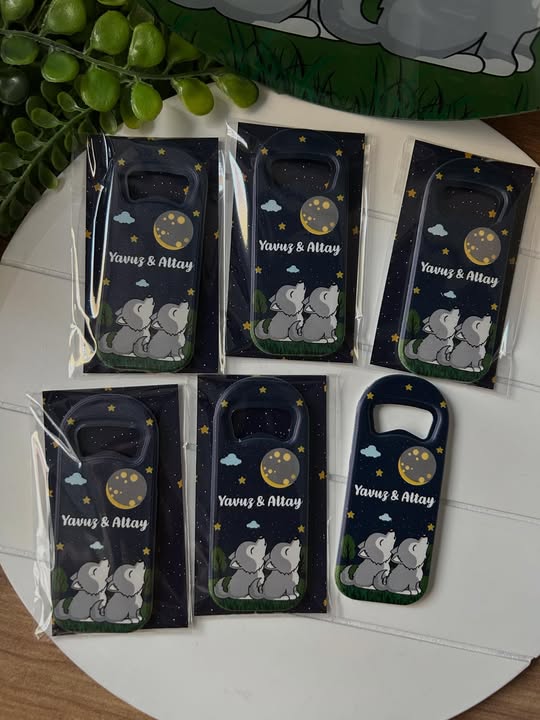 Yavru Kurt  İkizler Temalı Uzun Açacak Magnet