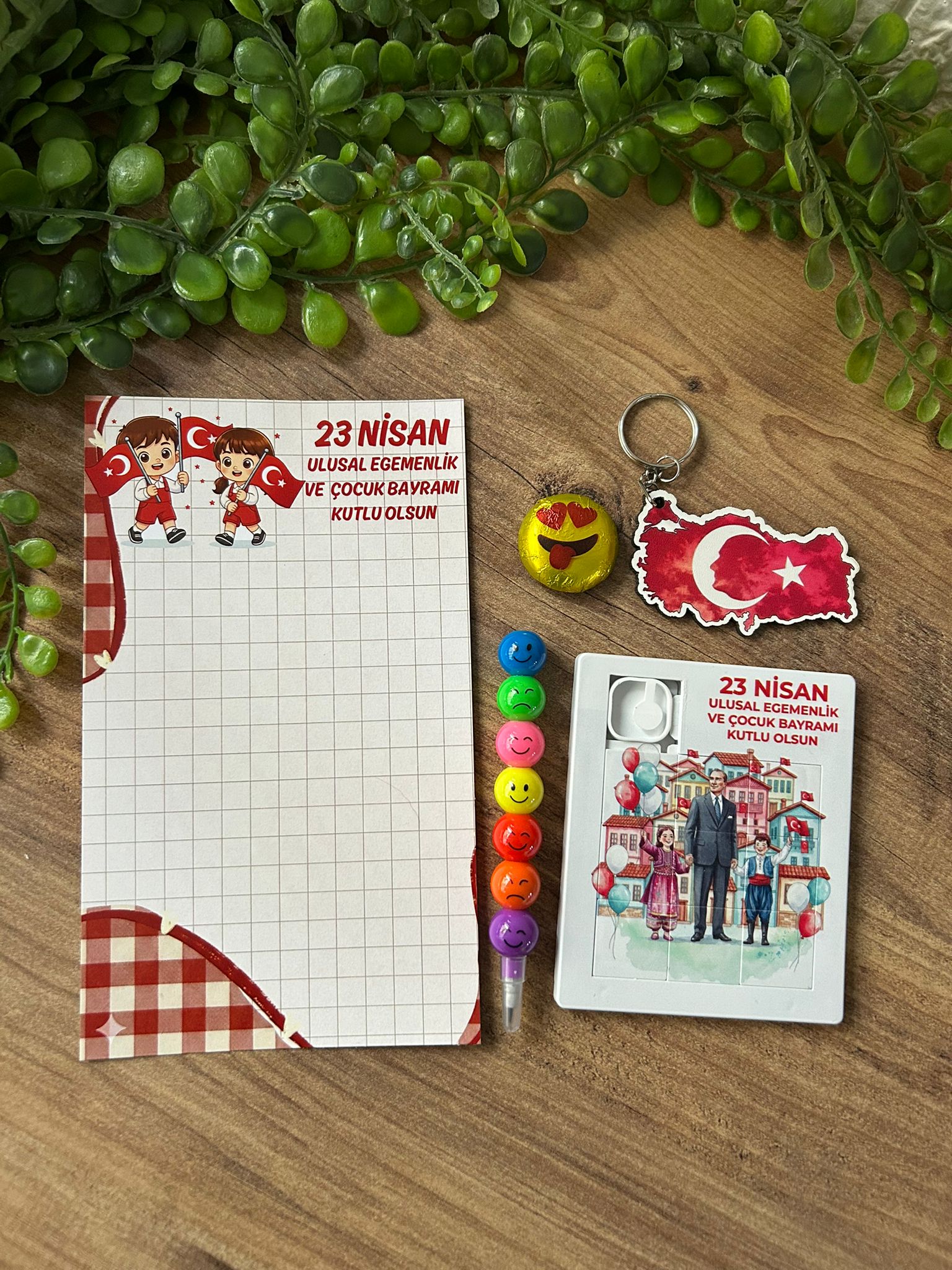 23 NİSAN AHŞAP ANAHTARLIK +ÇKOLATA+KALEM+PUZZLE
