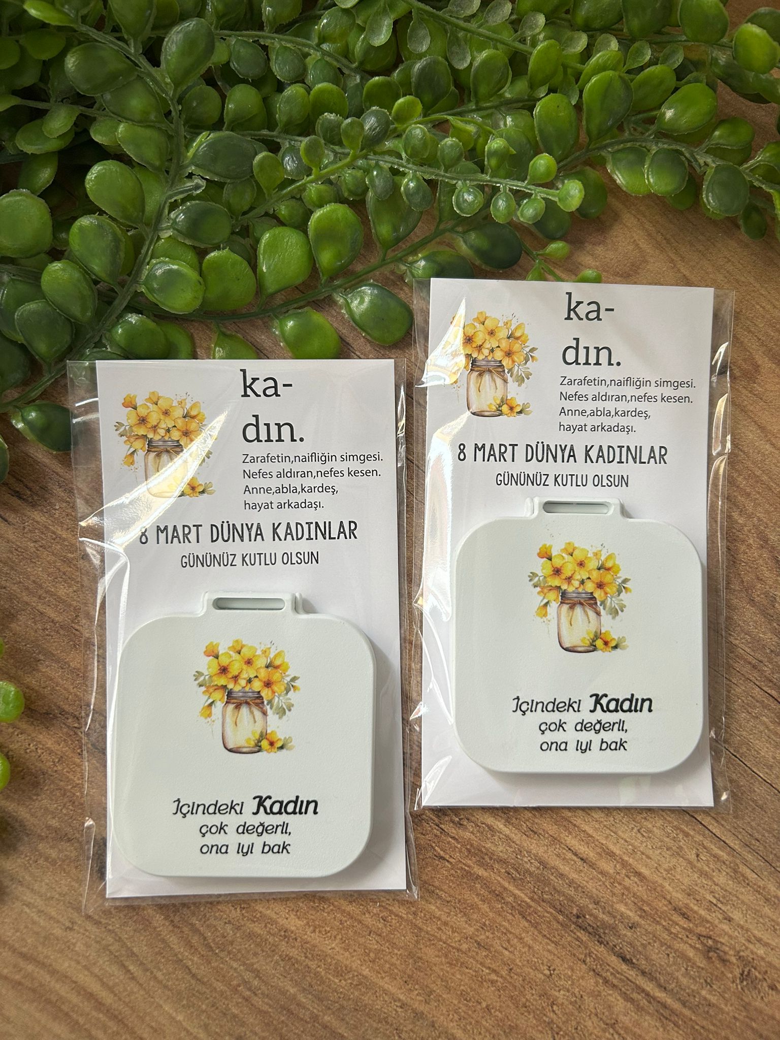 Kadınlar Günü  Temalı Kare  Ayna