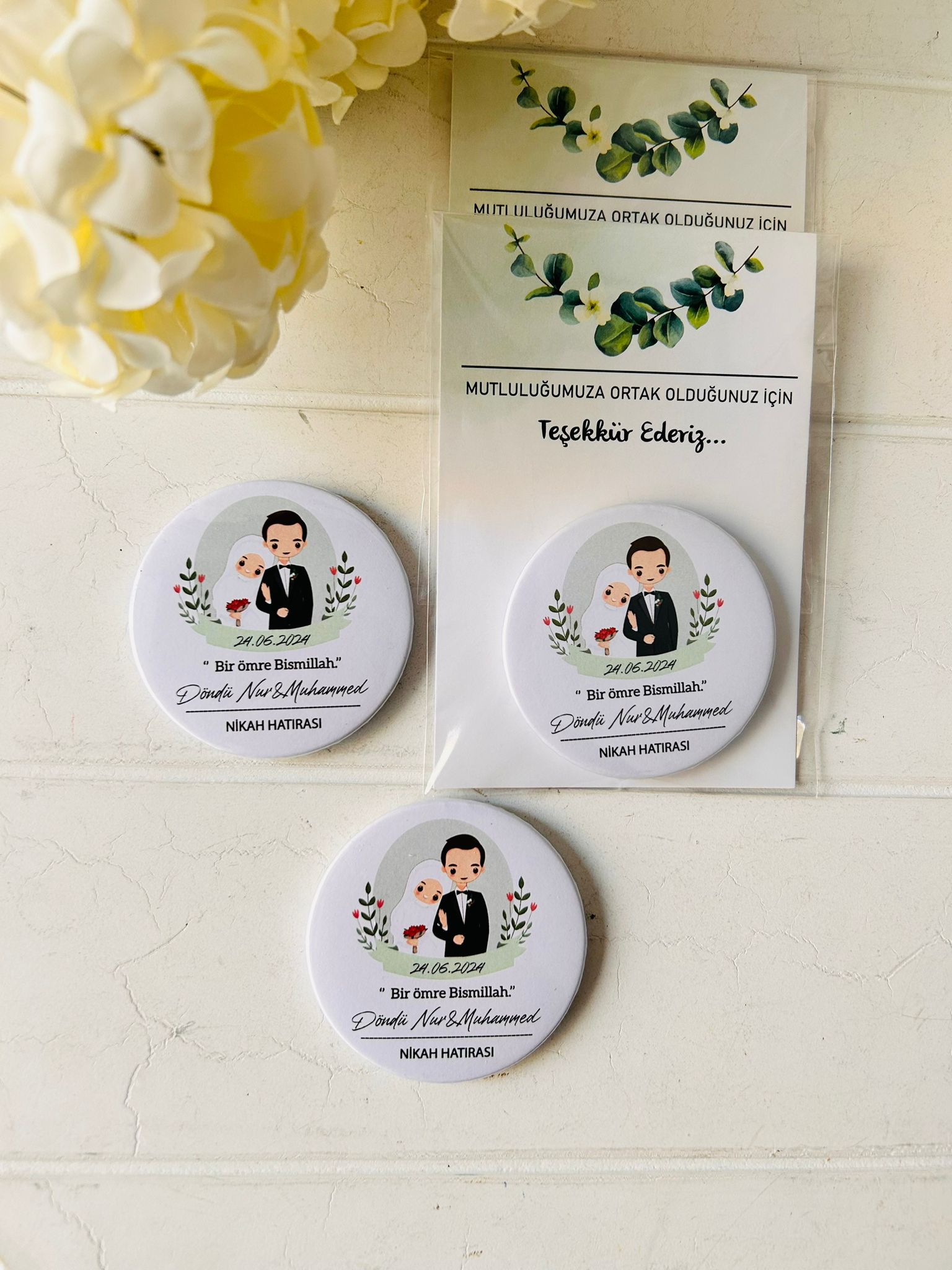 Mutlu Çift Buton  Açacaklı Magnet