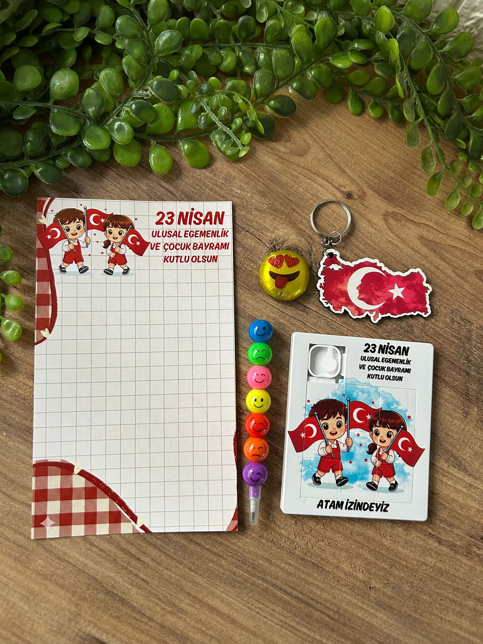 23 NİSAN AHŞAP ANAHTARLIK +ÇKOLATA+KALEM+PUZZLE