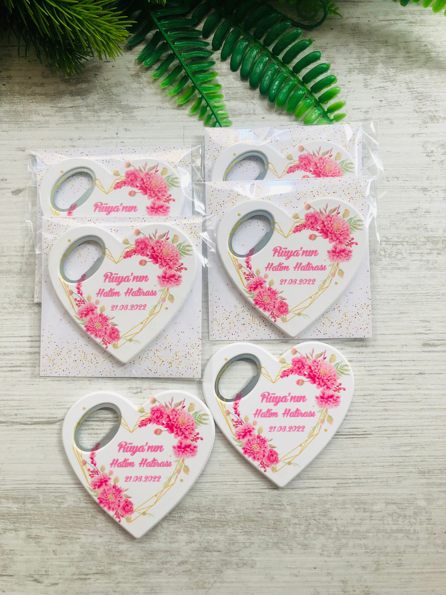 Pembe Çiçekli Temalı Kalp Magnet