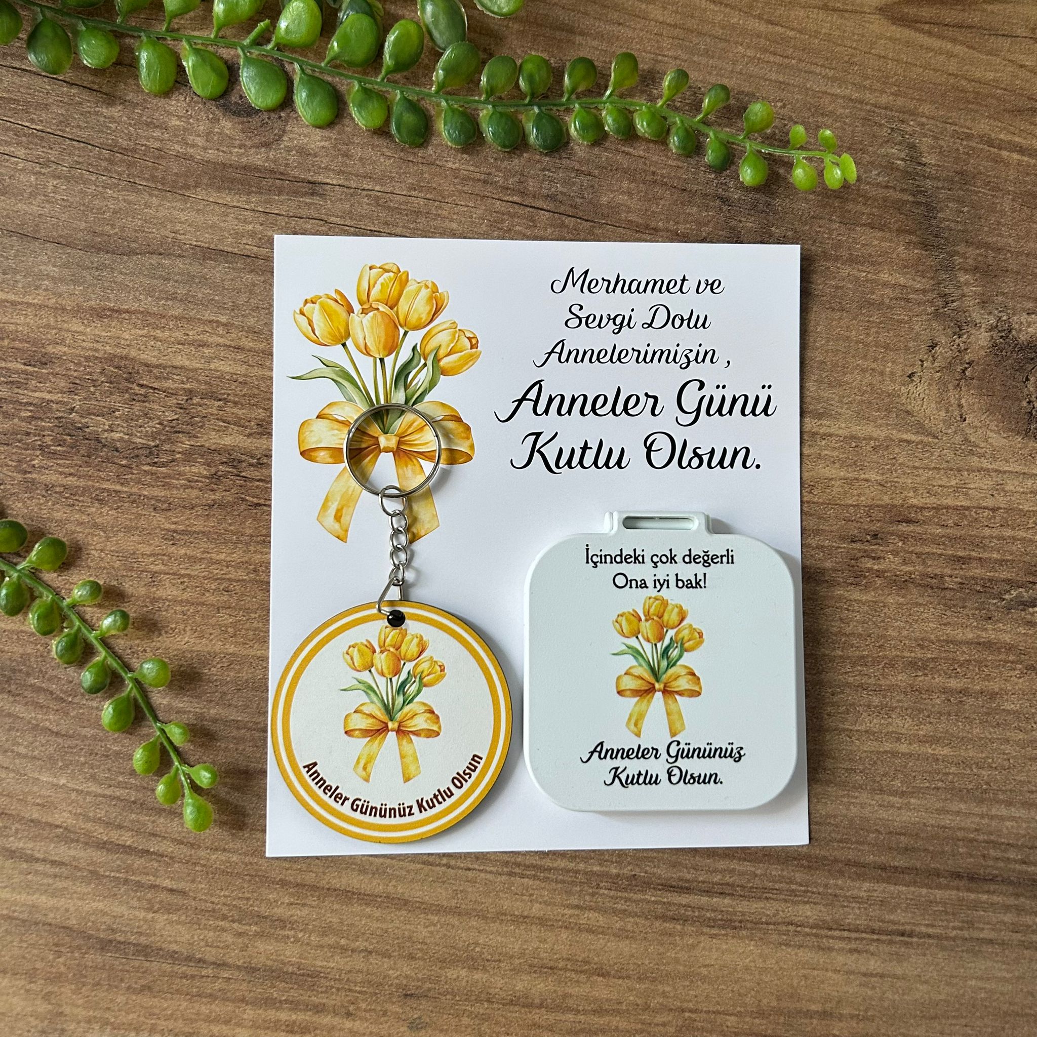 Anneye Özel Lale Desenli Anahtarlık+Ayna Set