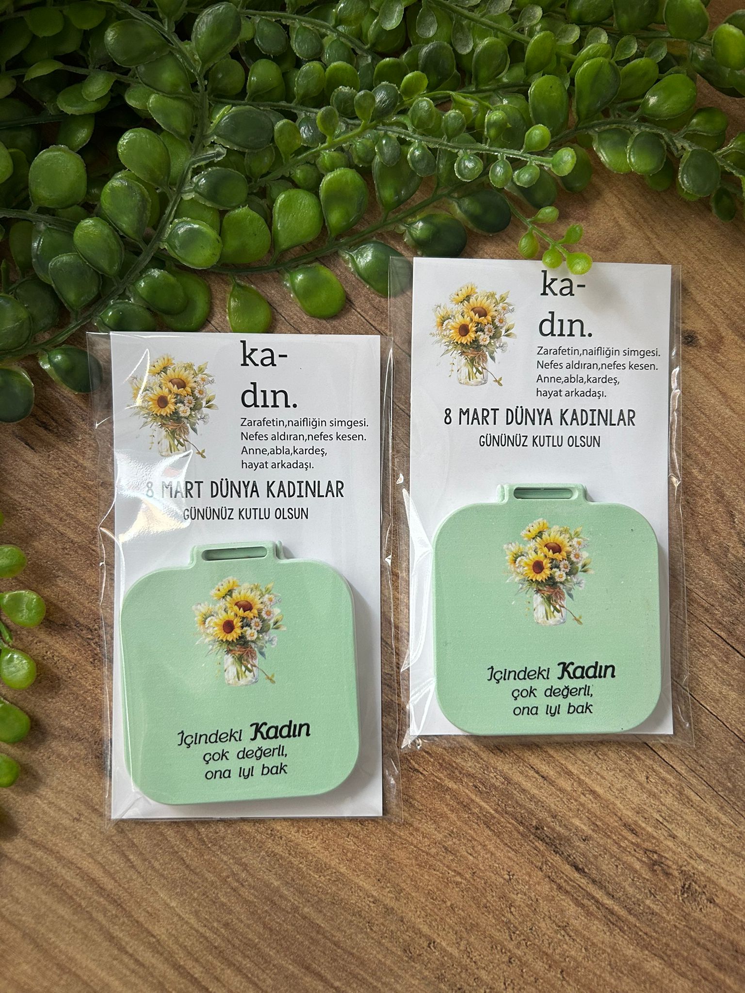 Kadınlar Günü  Temalı Kare  Ayna