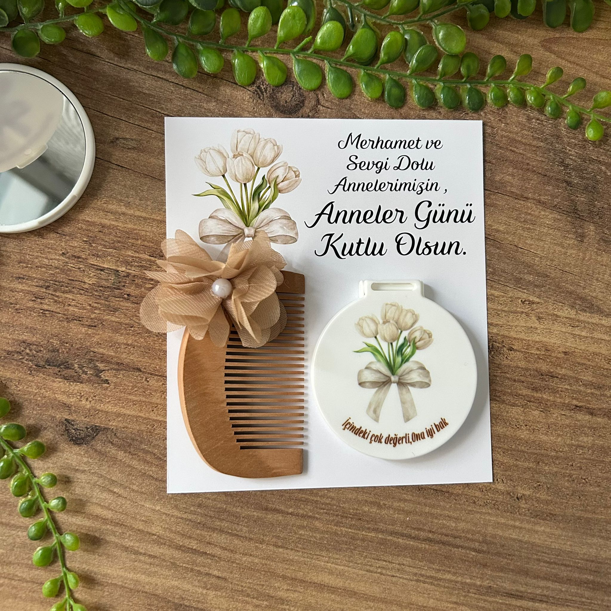 Anneler Günü Hediyelik Set - Ayna ve Ahşap Tarak