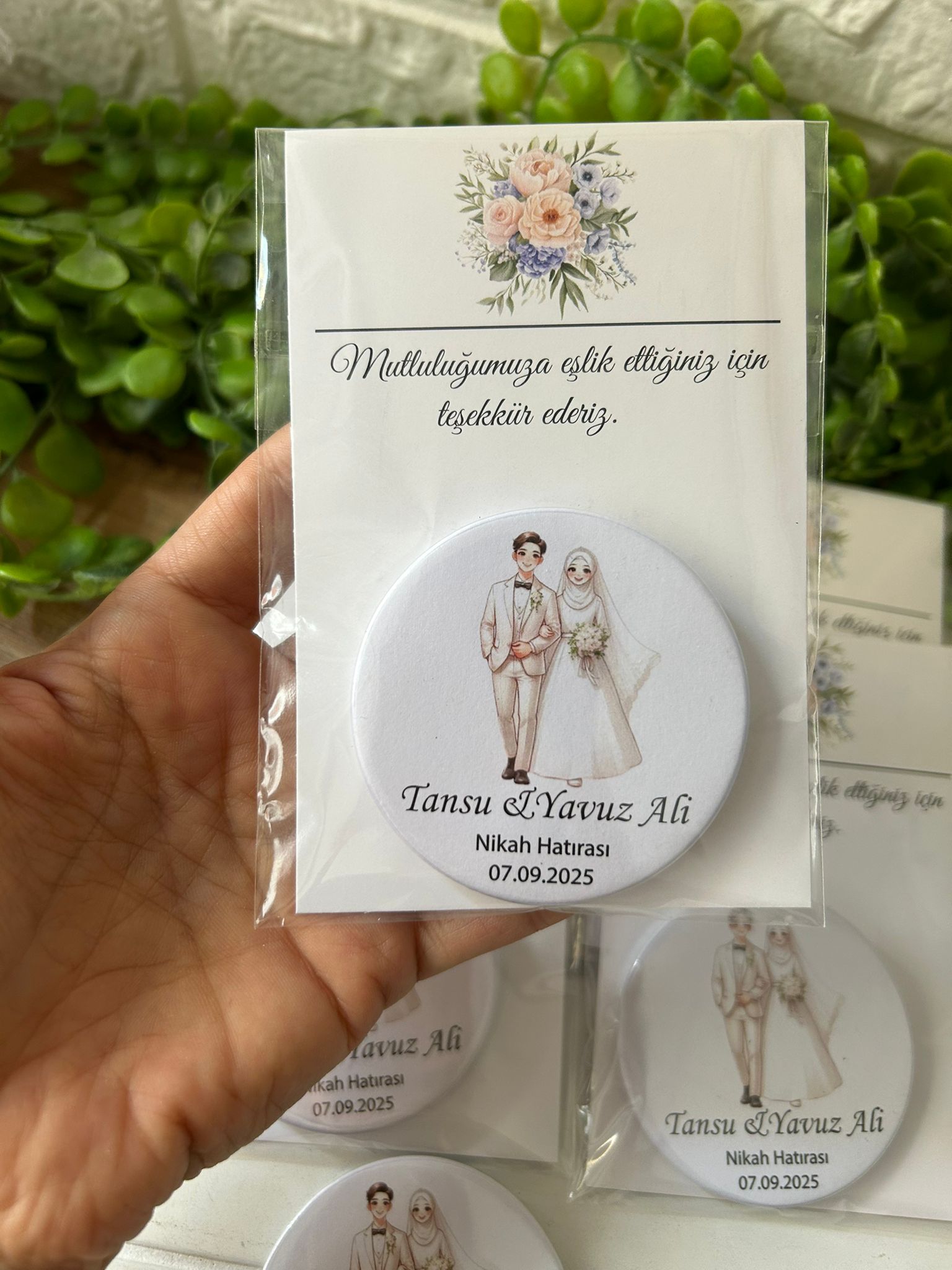Tesettürlü Gelin ve Damat Temalı Buton  Açacaklı Magnet
