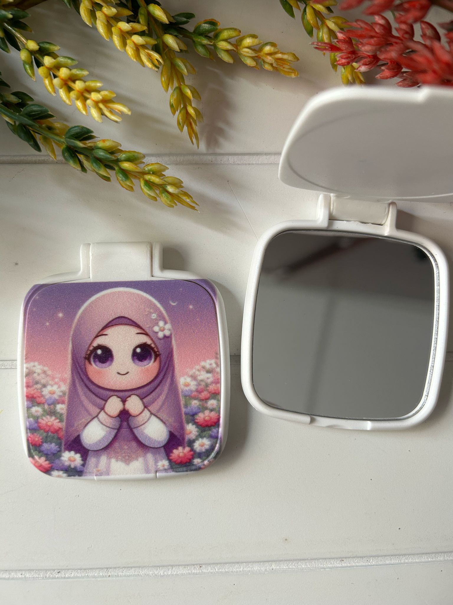 Tesettürlü Kız -Kuran Okuyorum  Temalı Kare Pleksi Ayna