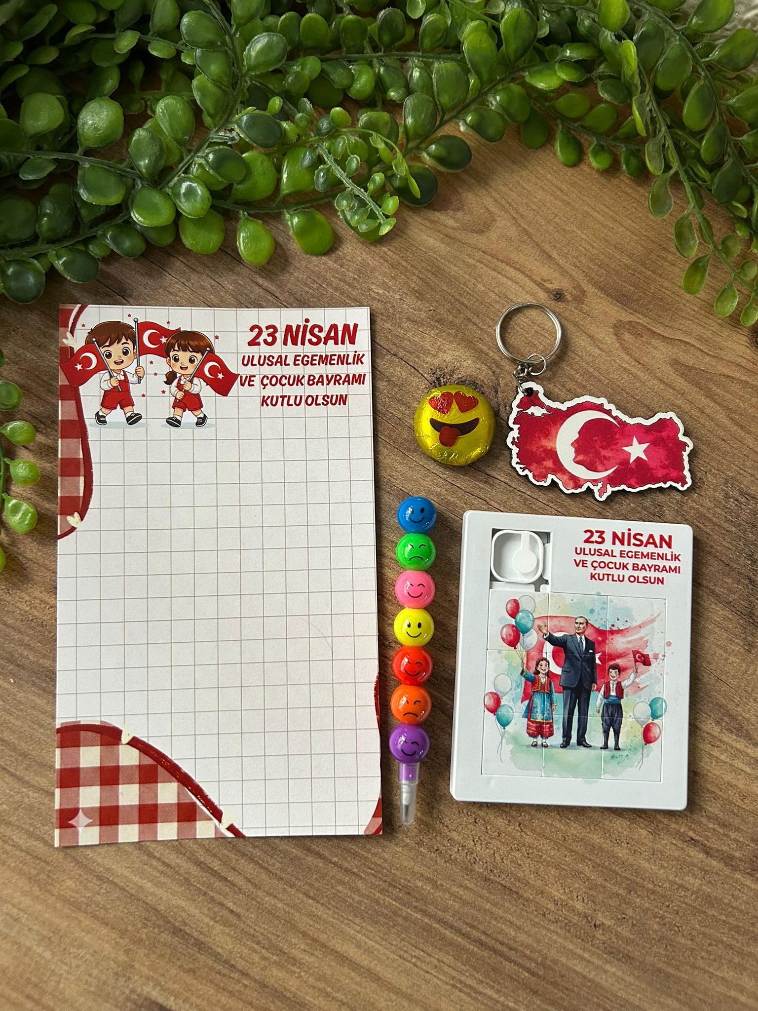 23 NİSAN AHŞAP ANAHTARLIK +ÇKOLATA+KALEM+PUZZLE