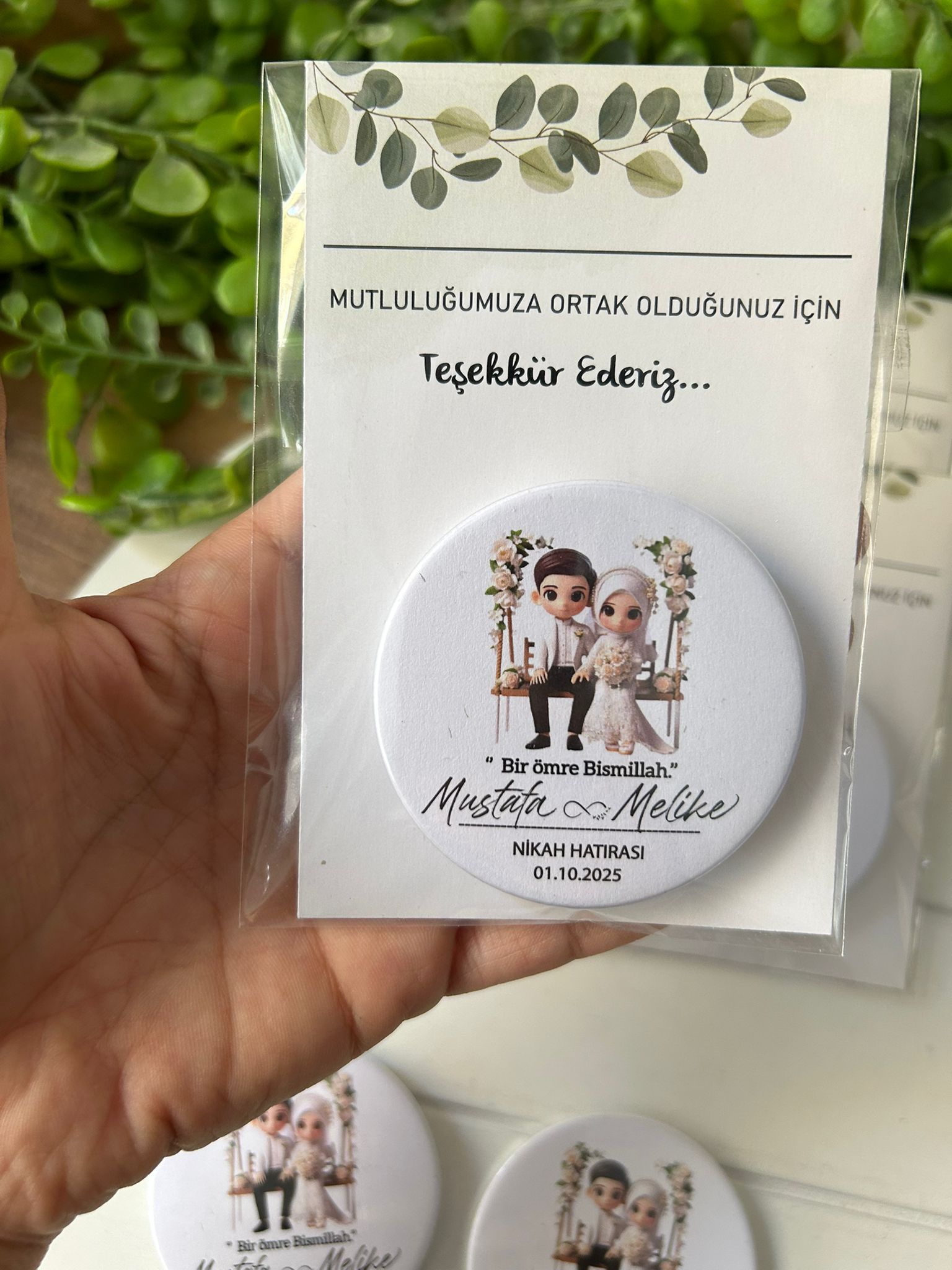 Tesettürlü Gelin ve Damat Temalı Buton  Açacaklı Magnet
