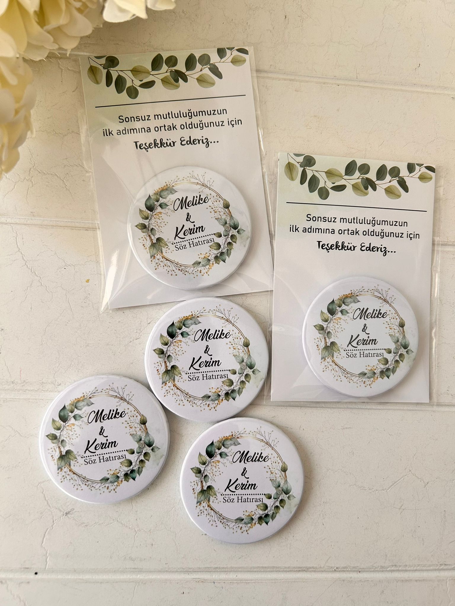 Yeşil Çiçekli Buton  Açacaklı Magnet