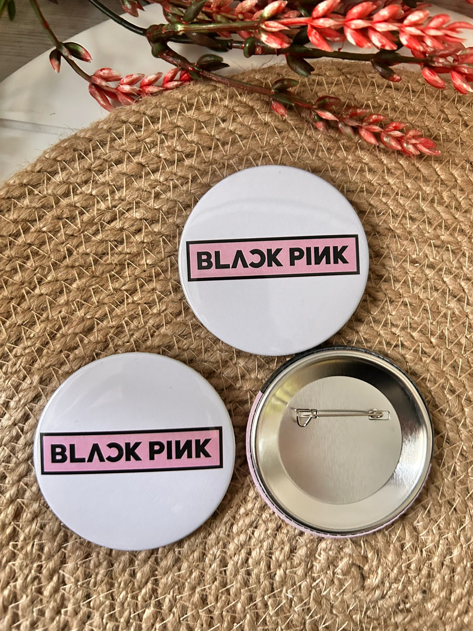 BLACK PİNK TEMALI  İĞNELİ ROZET