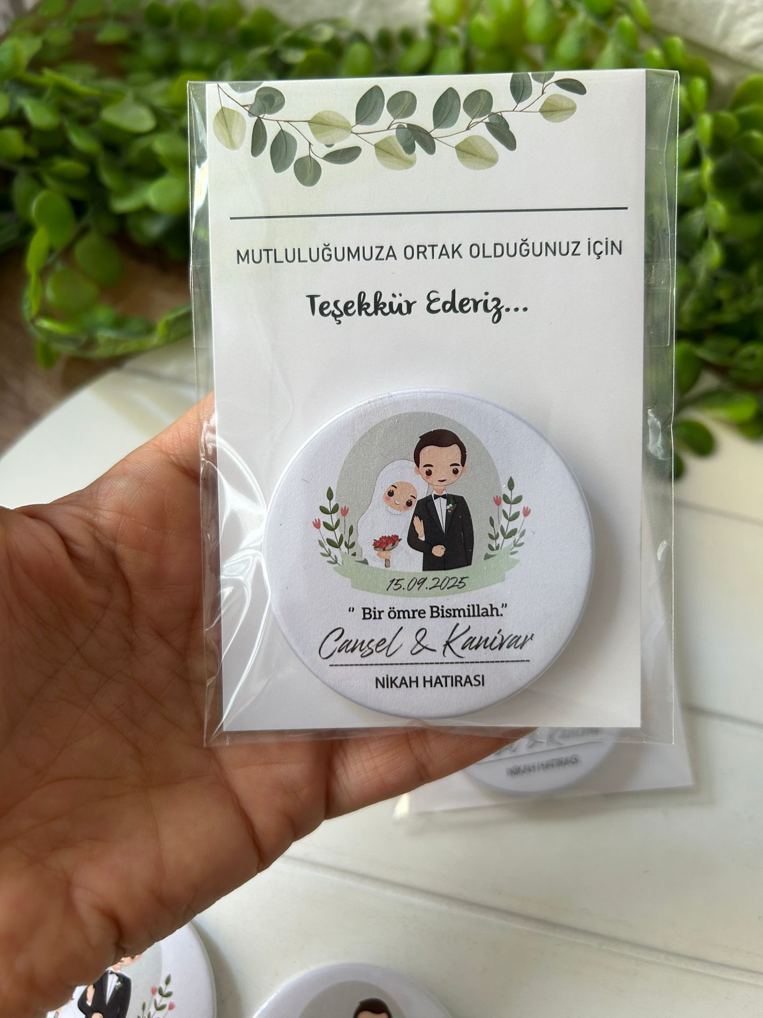 Tesettürlü Gelin ve Damat Temalı Buton  Açacaklı Magnet