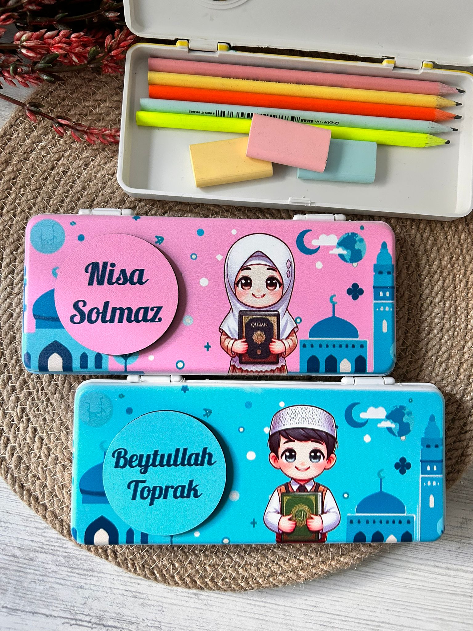 KURAN TEMALI PLASTİK  KALEMLİK