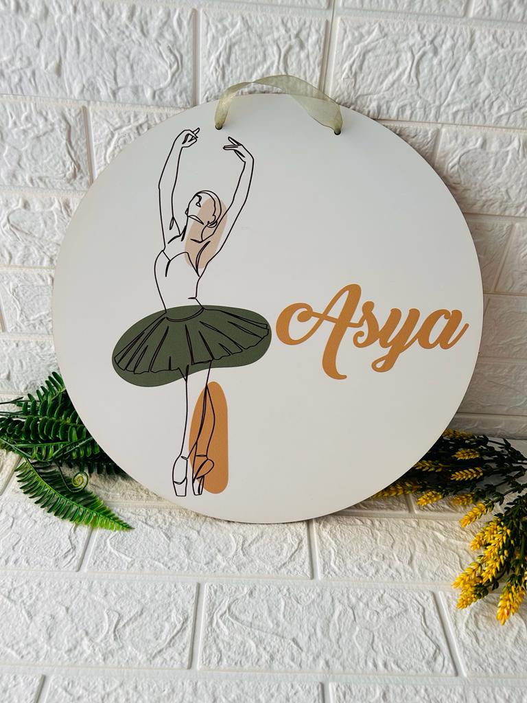 38 cm Ahşap Kapı Süsü- Balerin Temalı