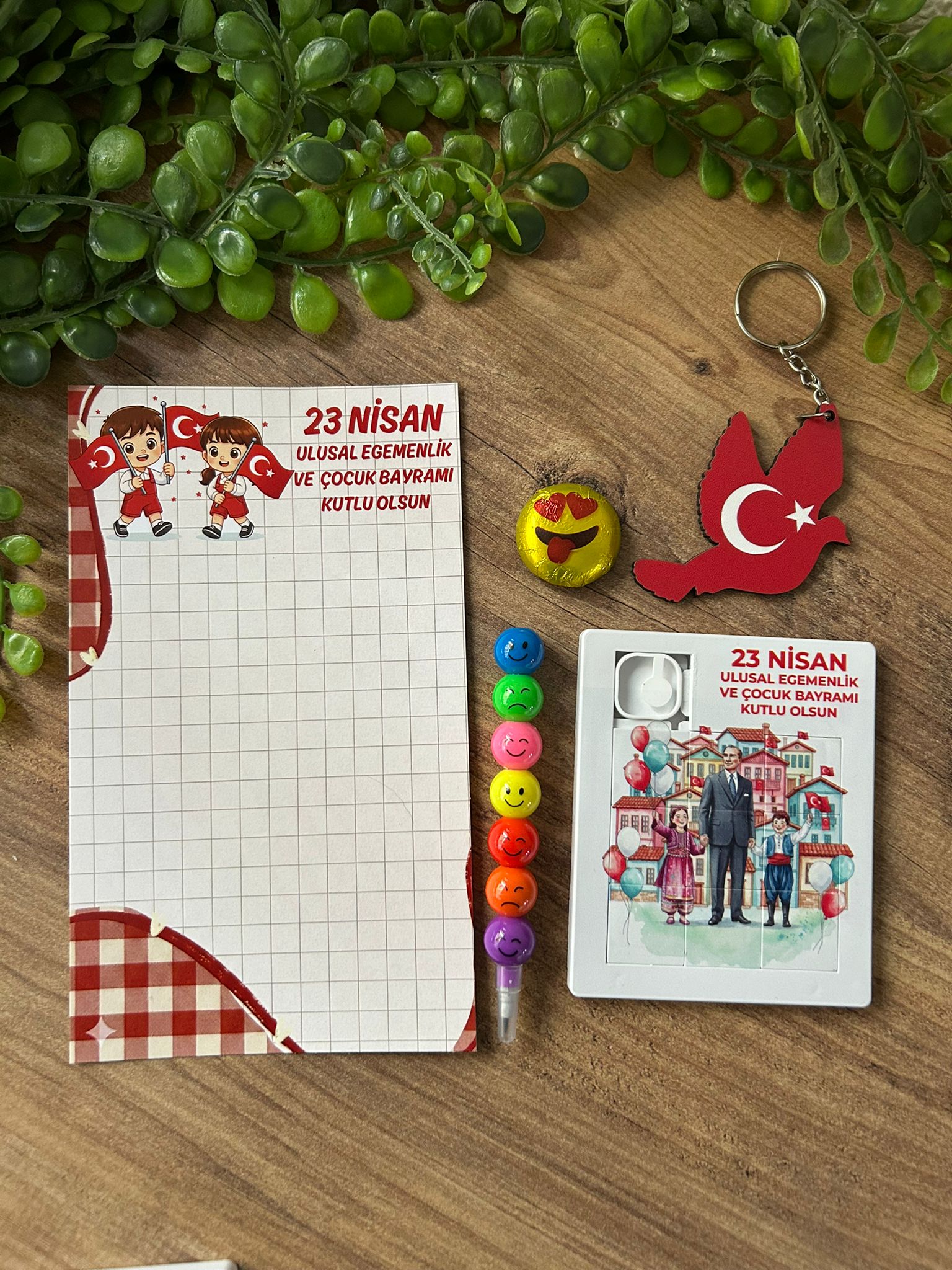 23 NİSAN AHŞAP ANAHTARLIK +ÇKOLATA+KALEM+PUZZLE