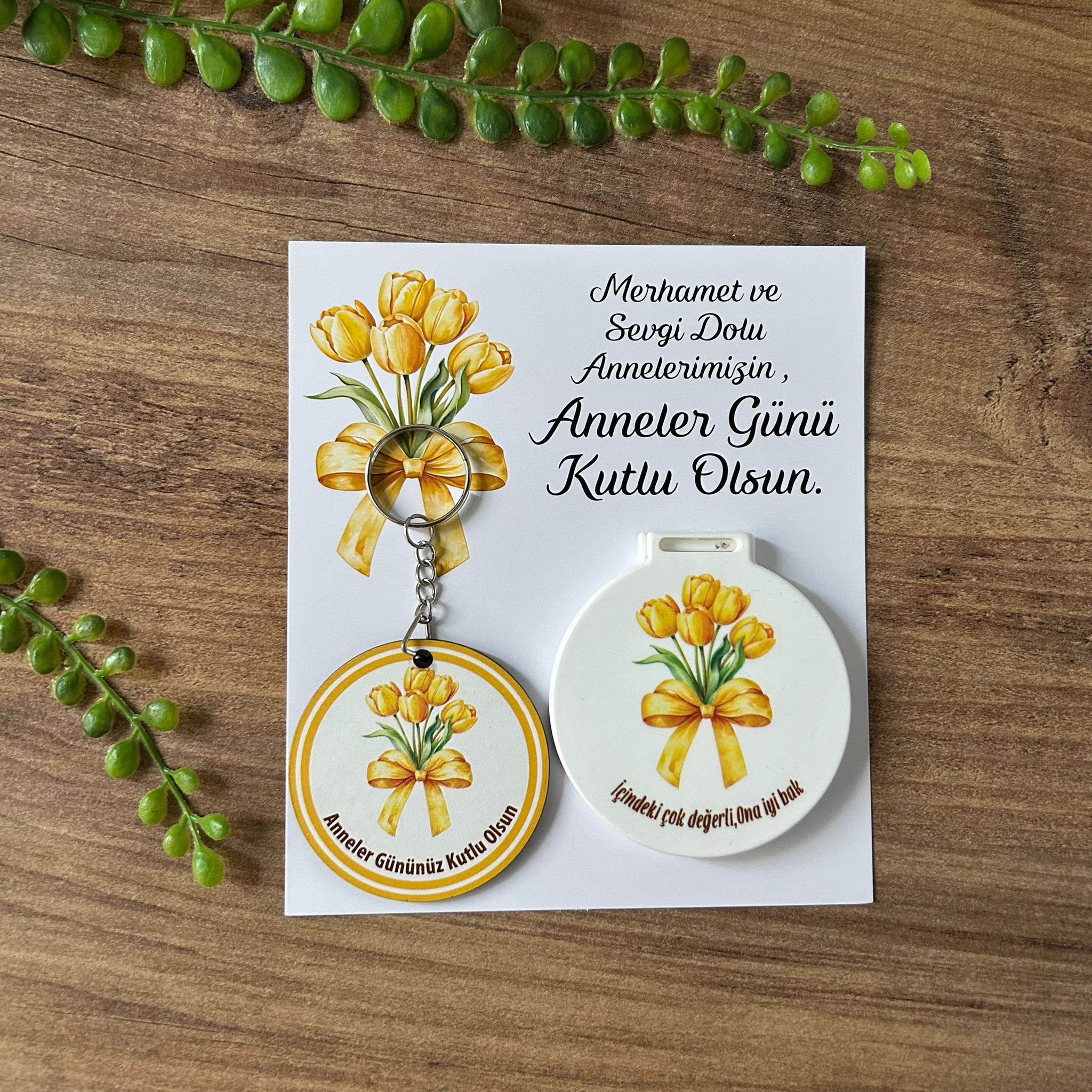 Anneye Özel Lale Desenli Anahtarlık+Ayna Set