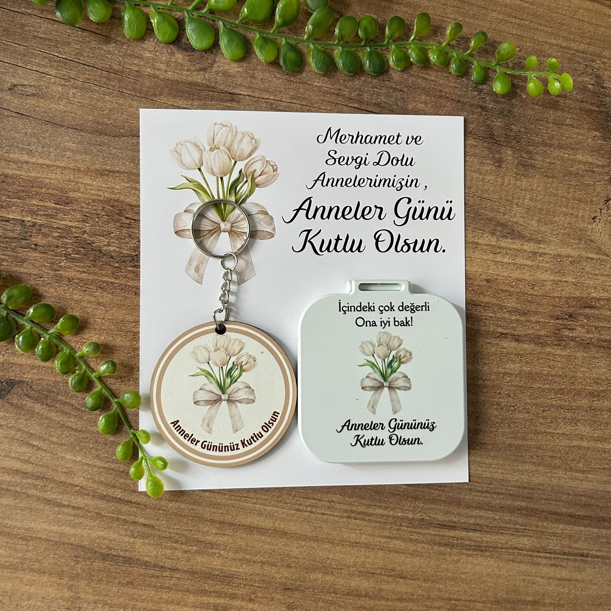 Anneye Özel Lale Desenli Anahtarlık+Ayna Set