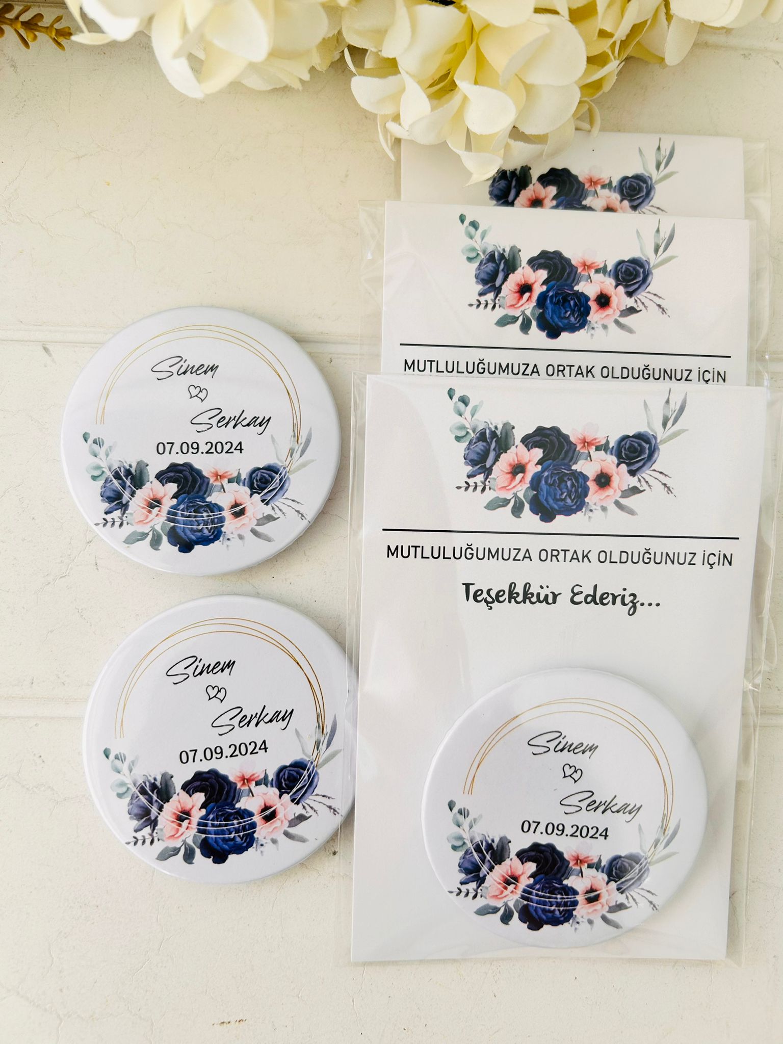 Lacivert Çiçekli Buton  Açacaklı Magnet