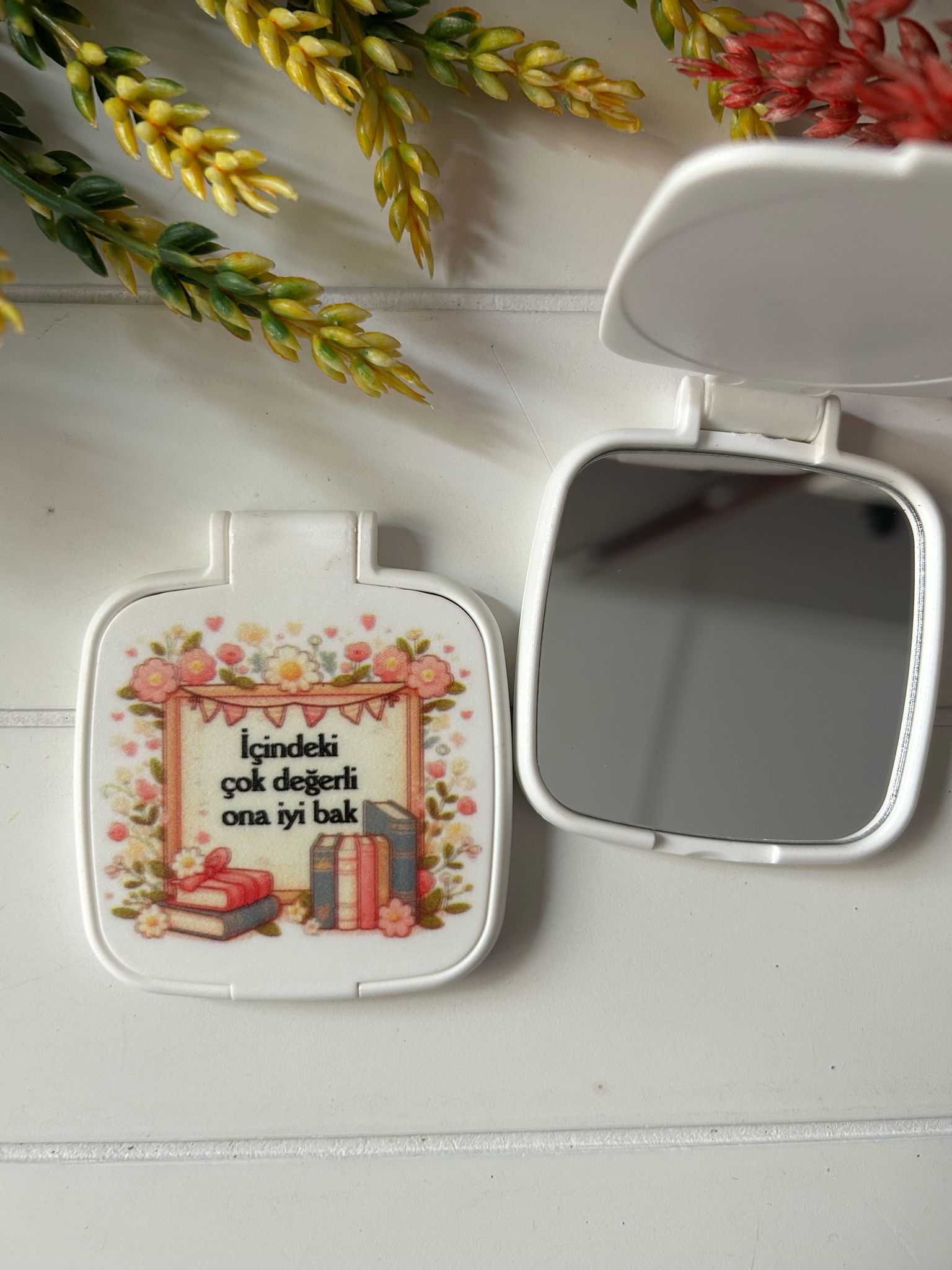 Kitap Temalı Kare Pleksi Ayna