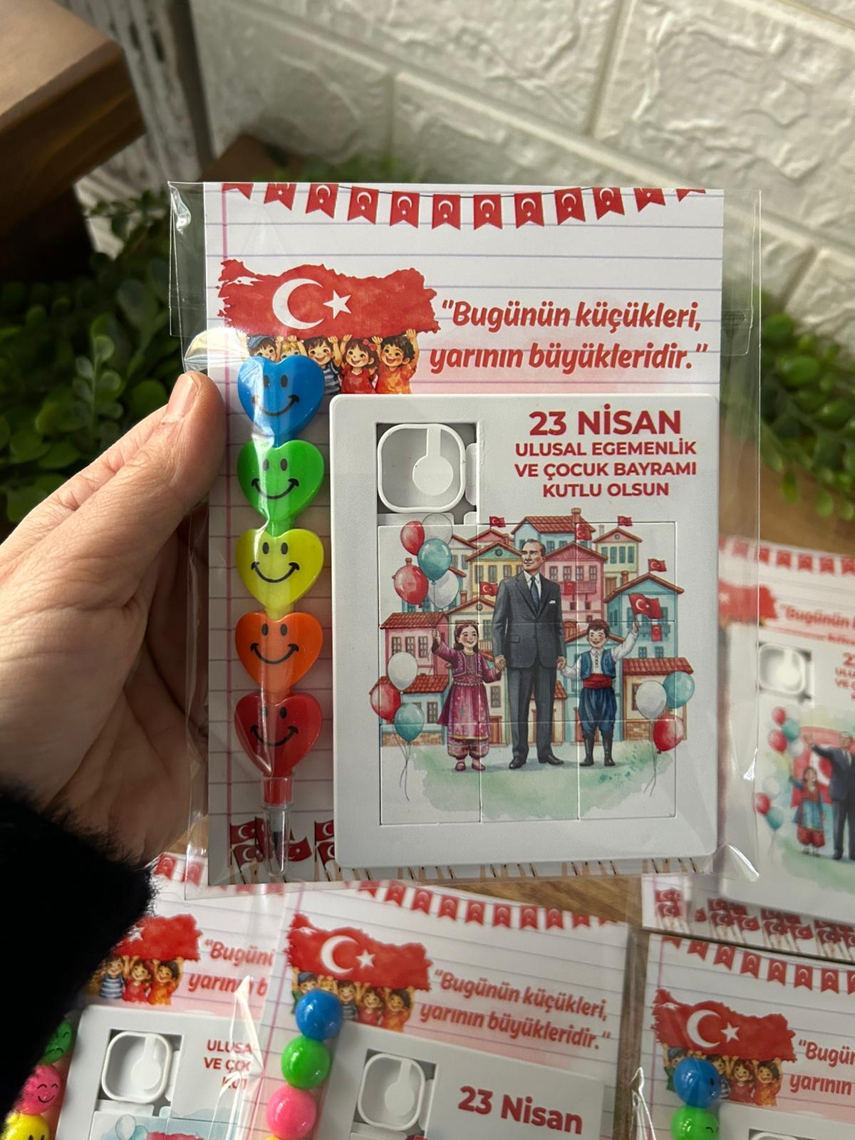 23 NİSAN PUZZLE+EMOJİ KALEM SET