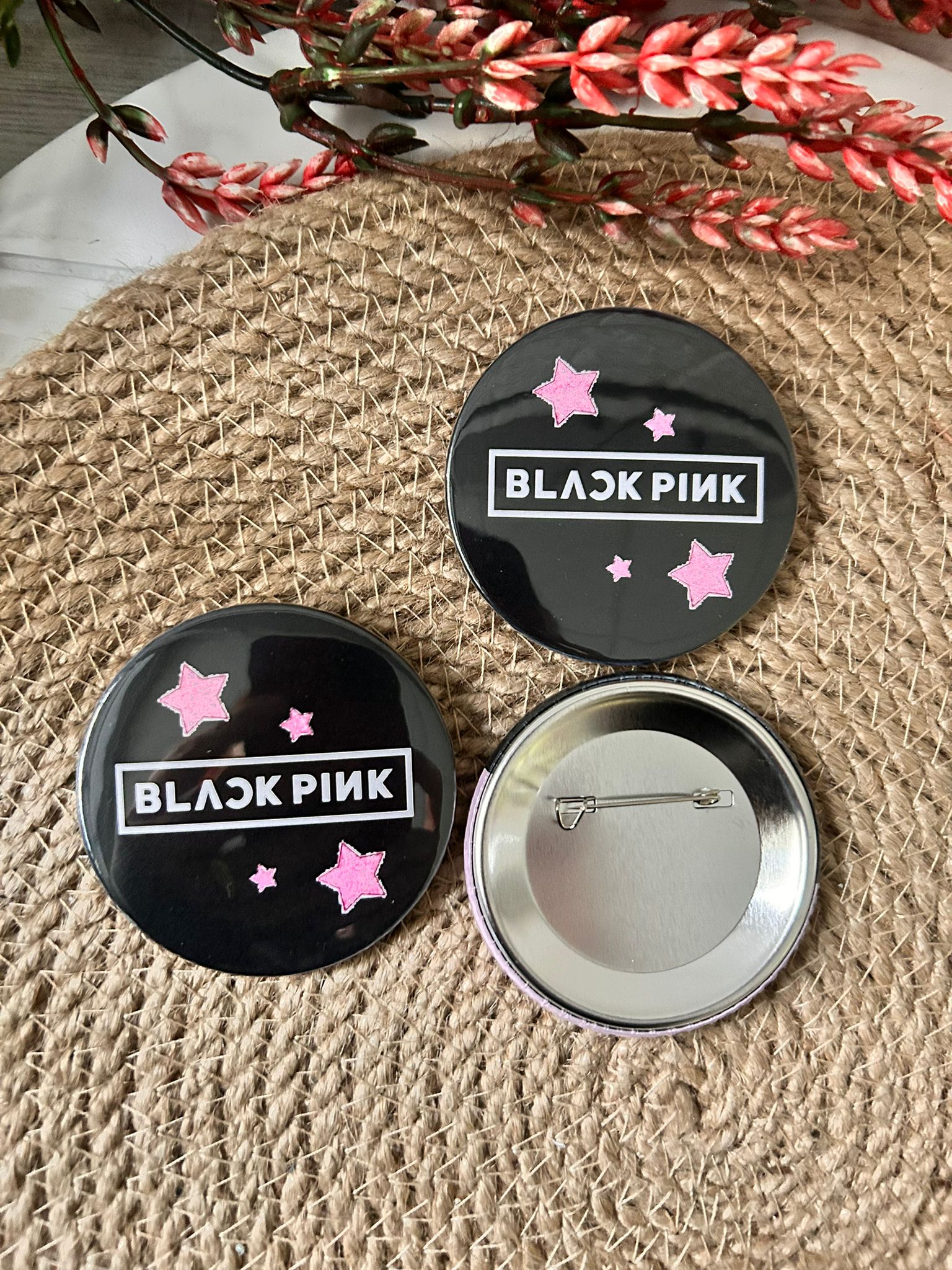 BLACK PİNK TEMALI  İĞNELİ ROZET