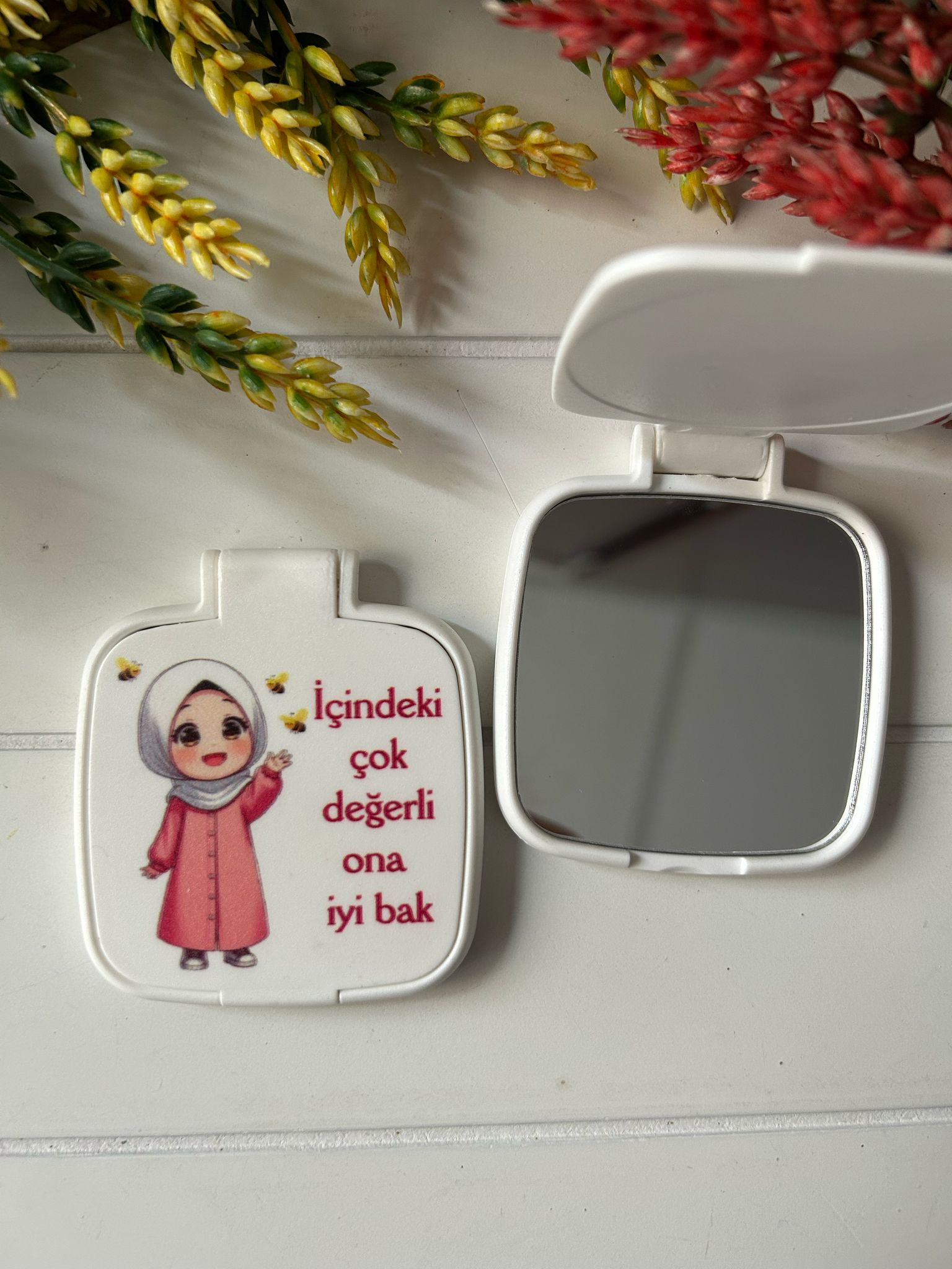 Tesettürlü Şirin Kız Temalı Kare Pleksi Ayna