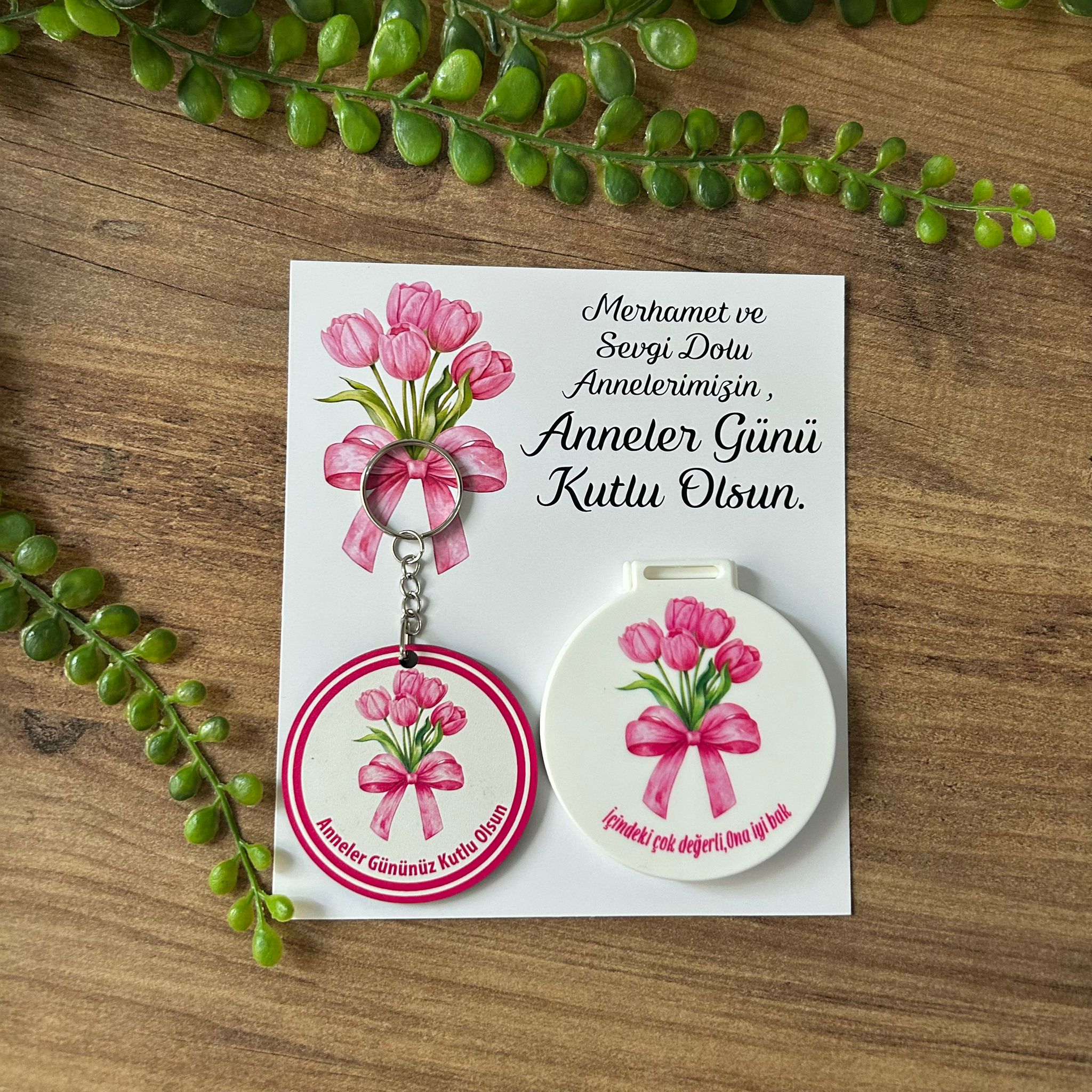 Anneye Özel Lale Desenli Anahtarlık+Ayna Set