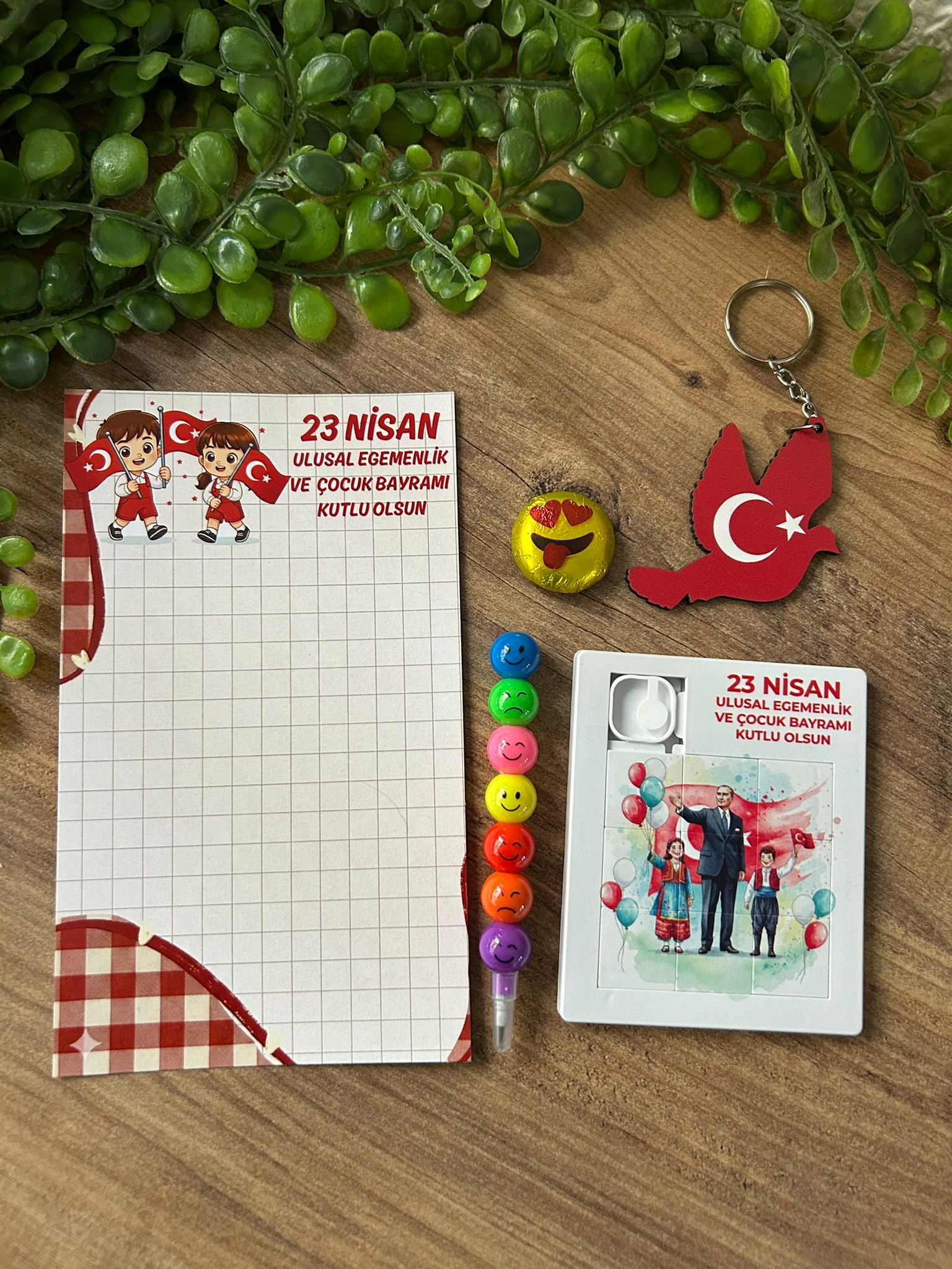 23 NİSAN AHŞAP ANAHTARLIK +ÇKOLATA+KALEM+PUZZLE