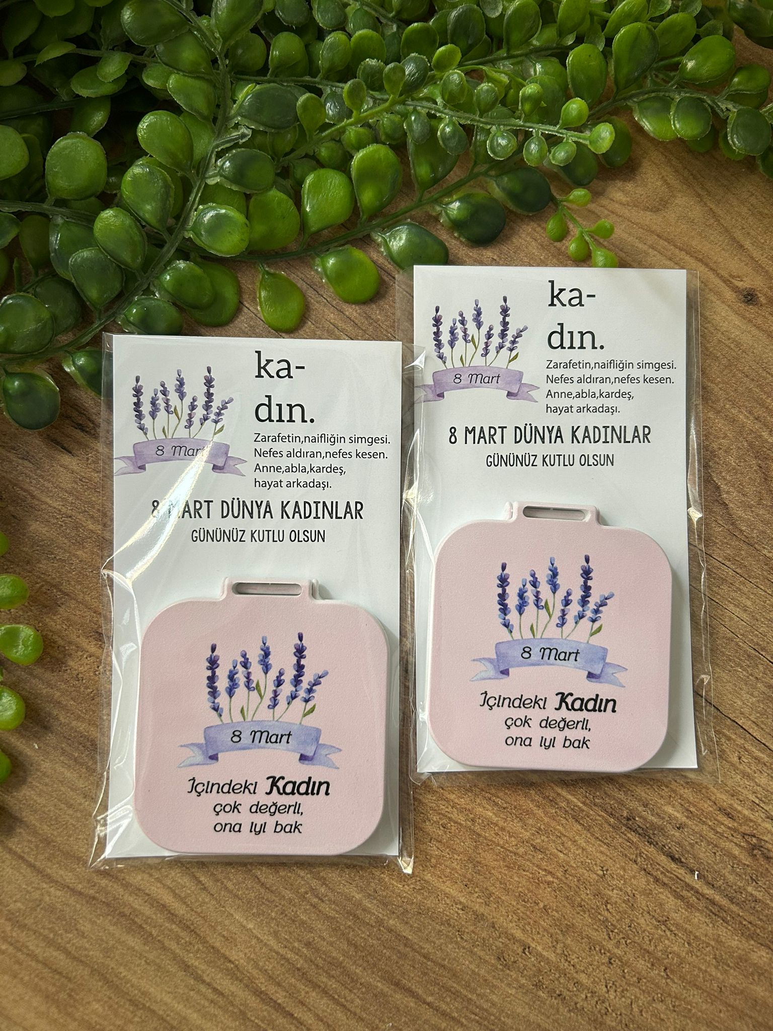 Kadınlar Günü  Temalı Kare  Ayna