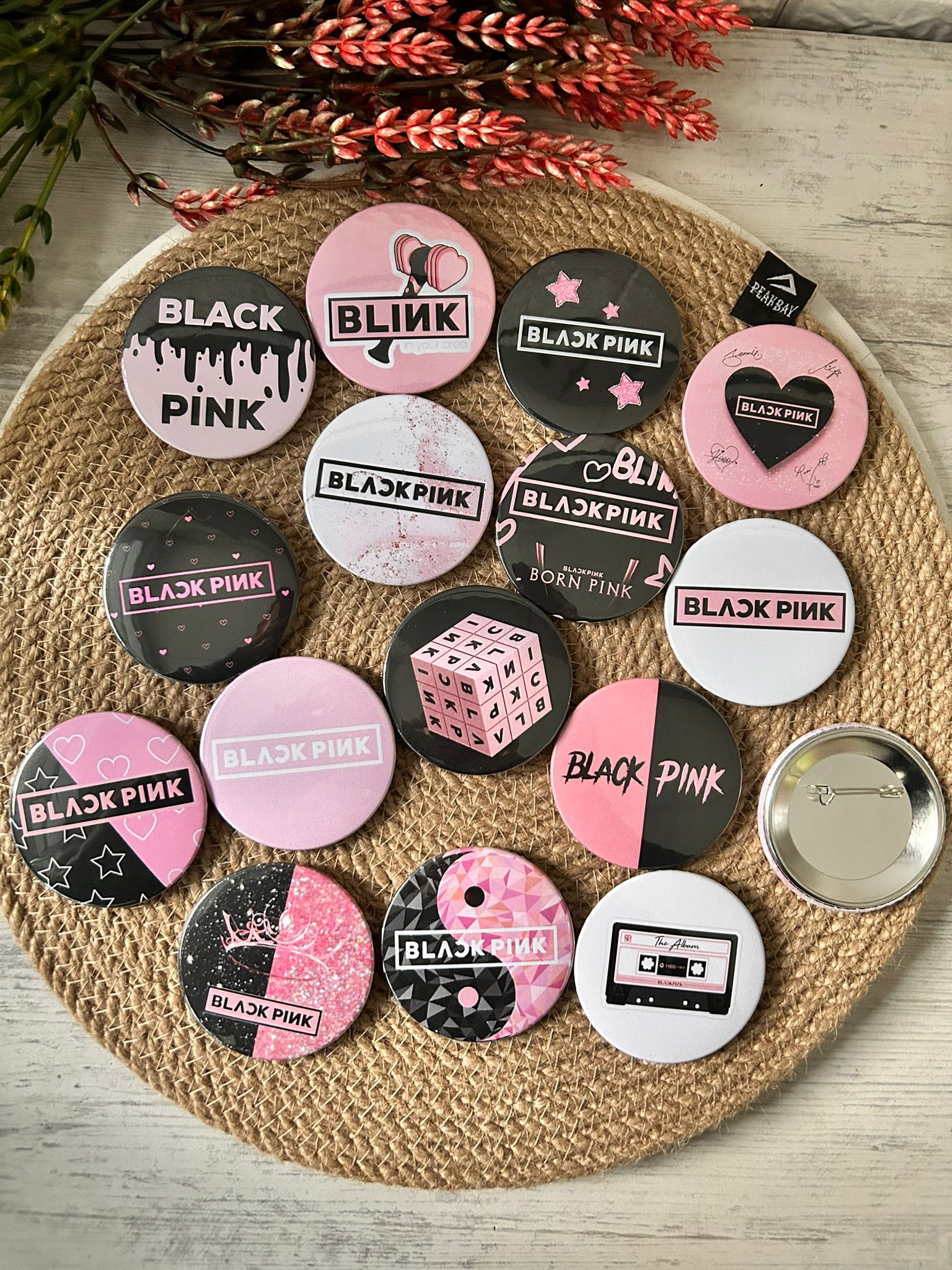 BLACK PİNK TEMALI  İĞNELİ ROZET