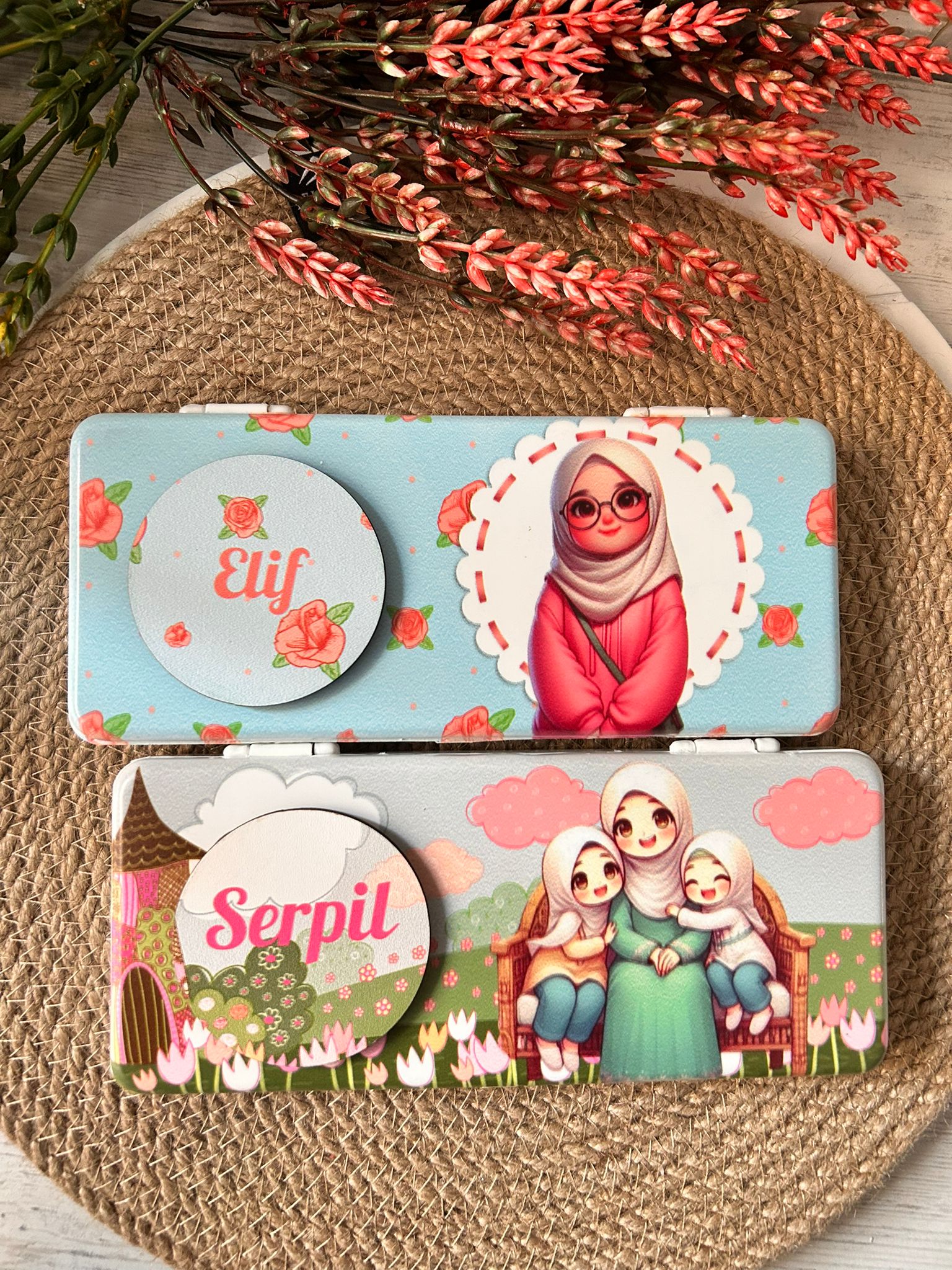 ANNE VE KIZLARI  TEMALI PLASTİK  KALEMLİK