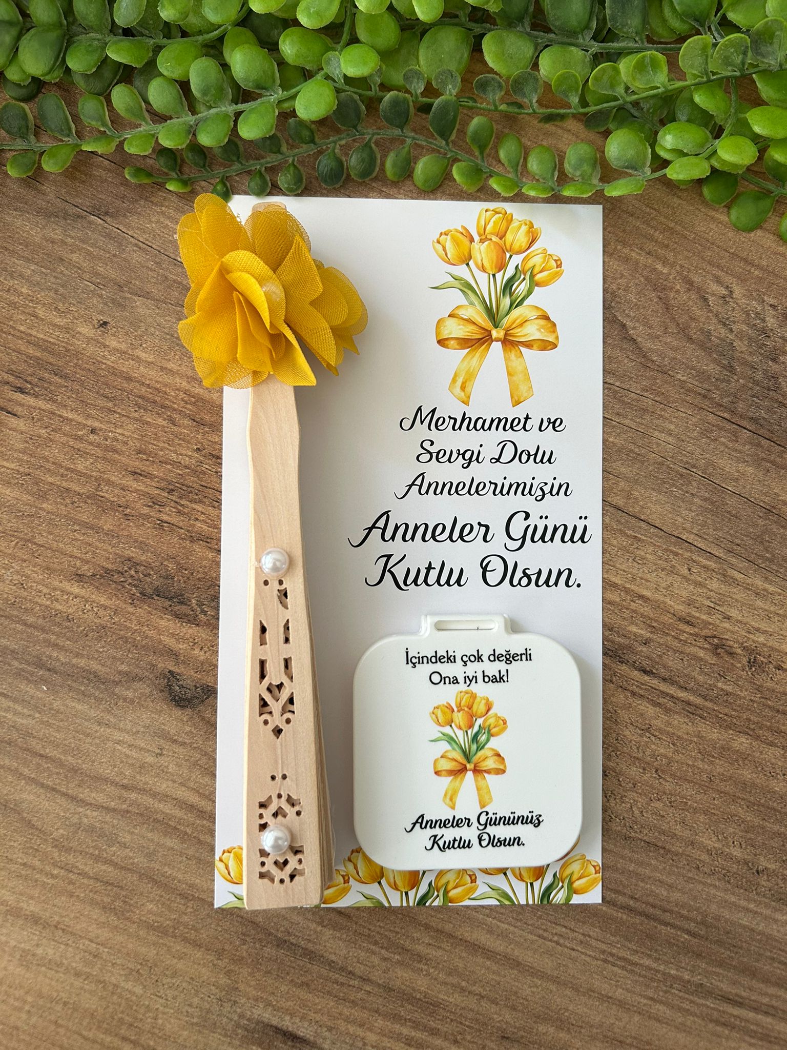 Anneye Özel  Yelpaze ve Cep Aynası