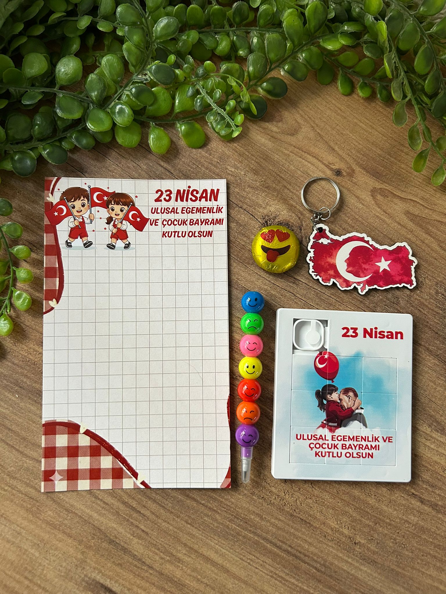 23 NİSAN AHŞAP ANAHTARLIK +ÇKOLATA+KALEM+PUZZLE