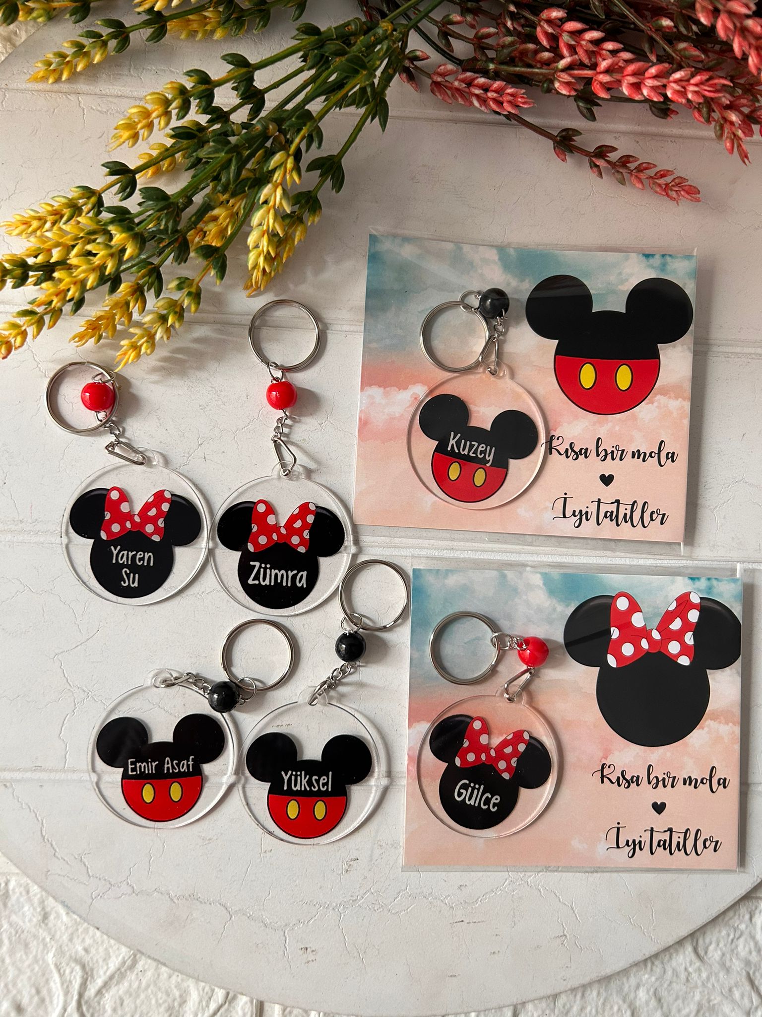 Mickey ve Minnie Mouse -İyi Tatiller Temalı Pleksi Anahtarlık