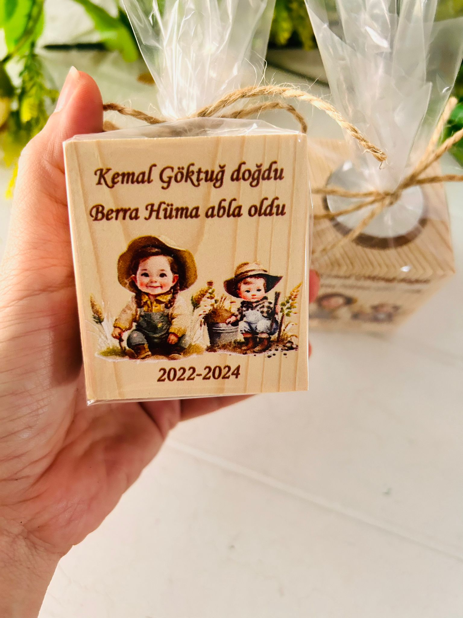 ABLA KARDEŞ Temalı Ahşap Mumluk