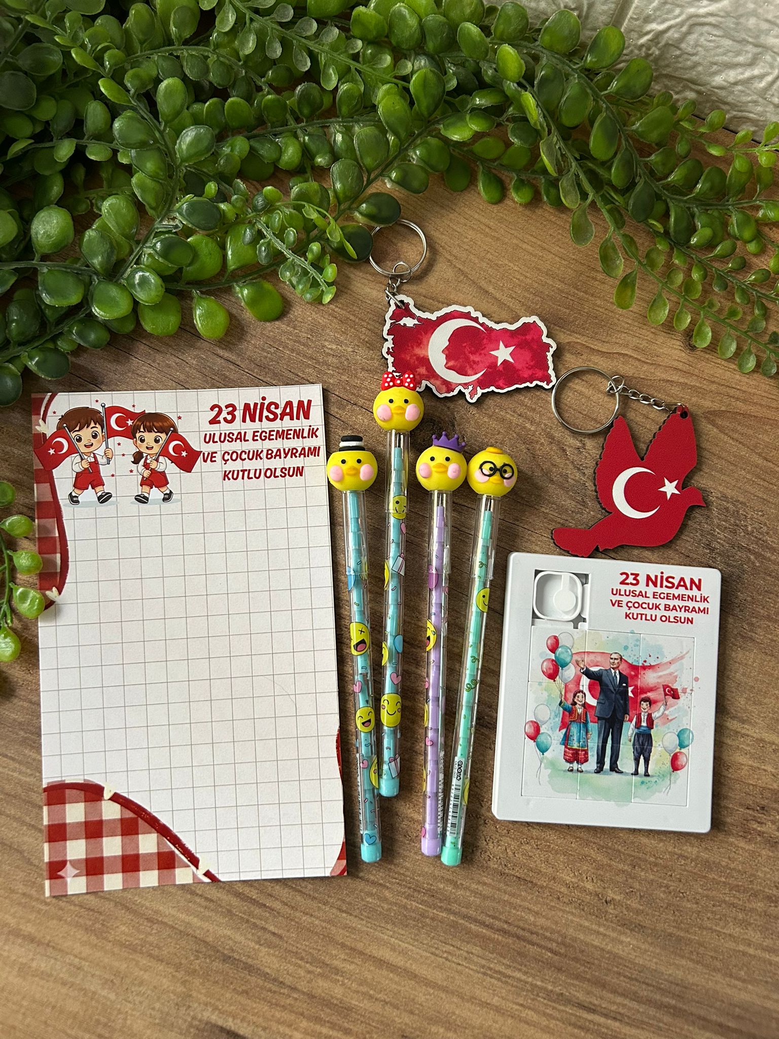 23 NİSAN AHŞAP ANAHTARLIK +KALEM+PUZZLE