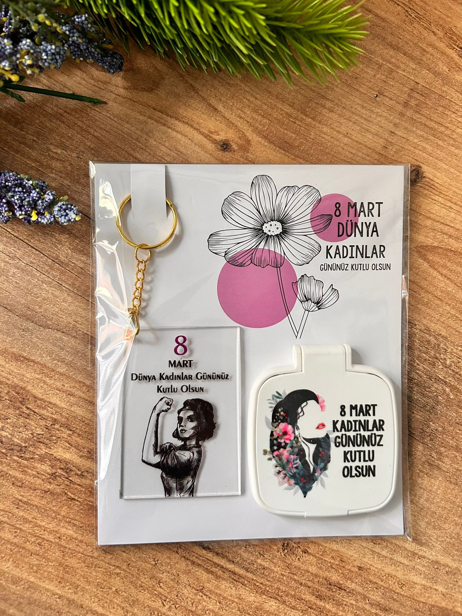 Kadınlar Günü Hediyelik Setler  Ayna ve Anahtarlık