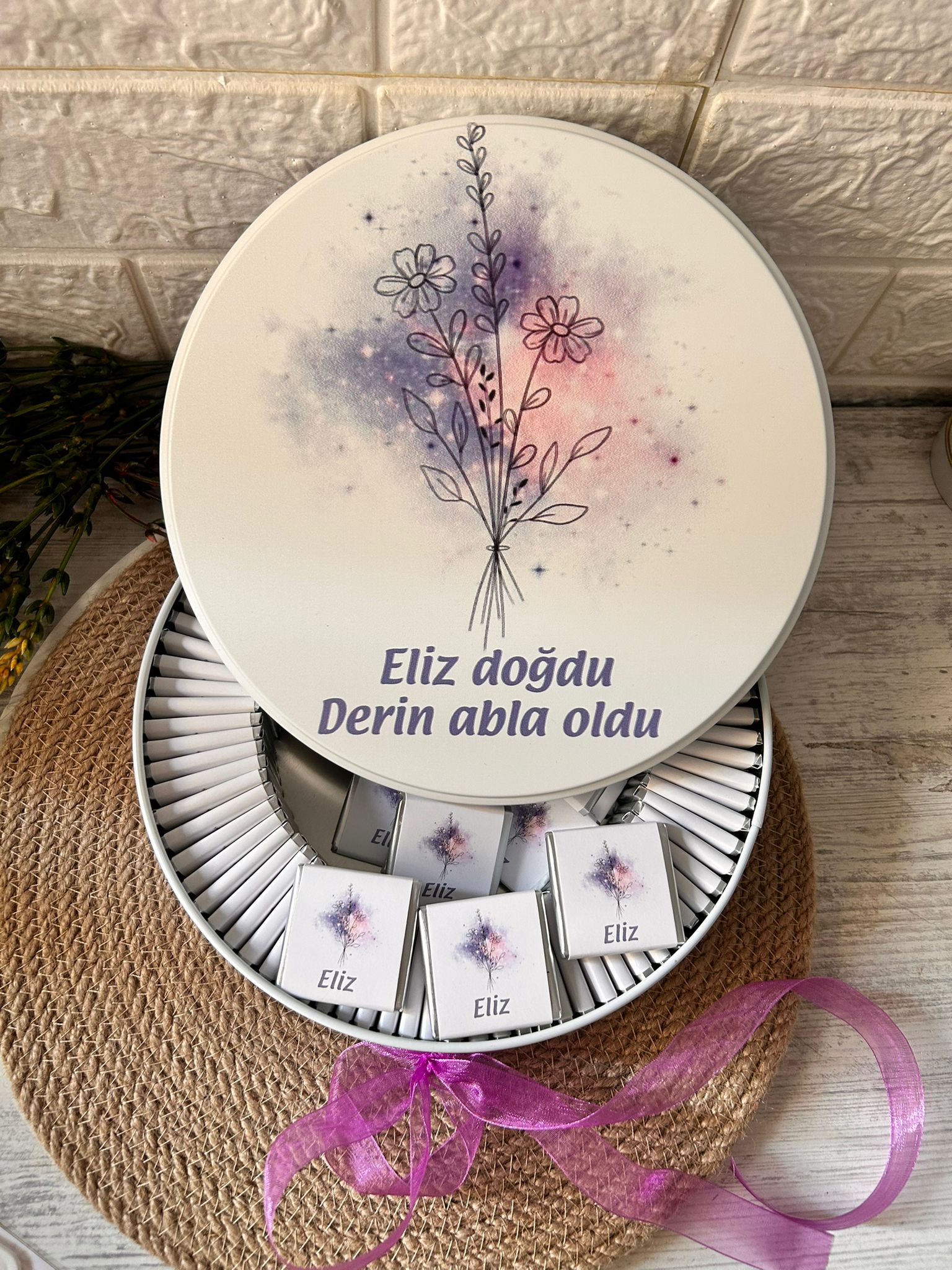 SULUBOYA ÇİÇEK TEMALI  ÇİKOLATA  KUTUSU