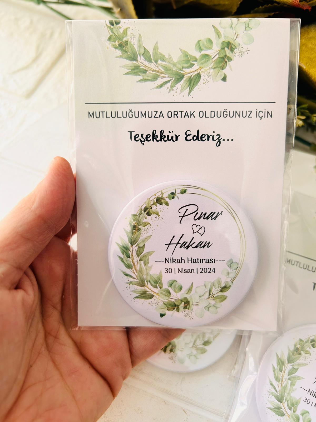 Yeşil Çiçekli Buton  Açacaklı Magnet