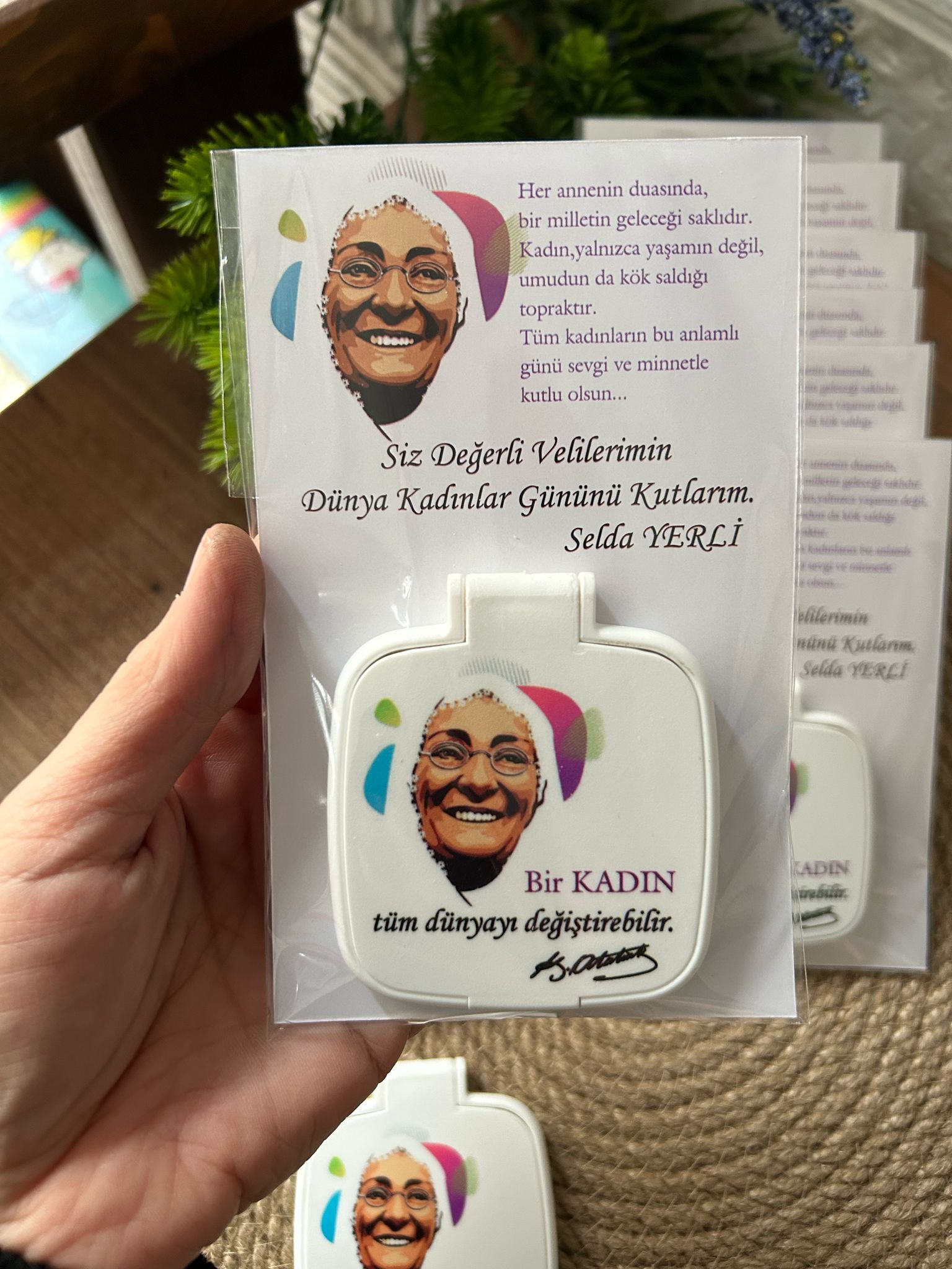 Anneler Günü -Kadın Temalı Kare Ayna