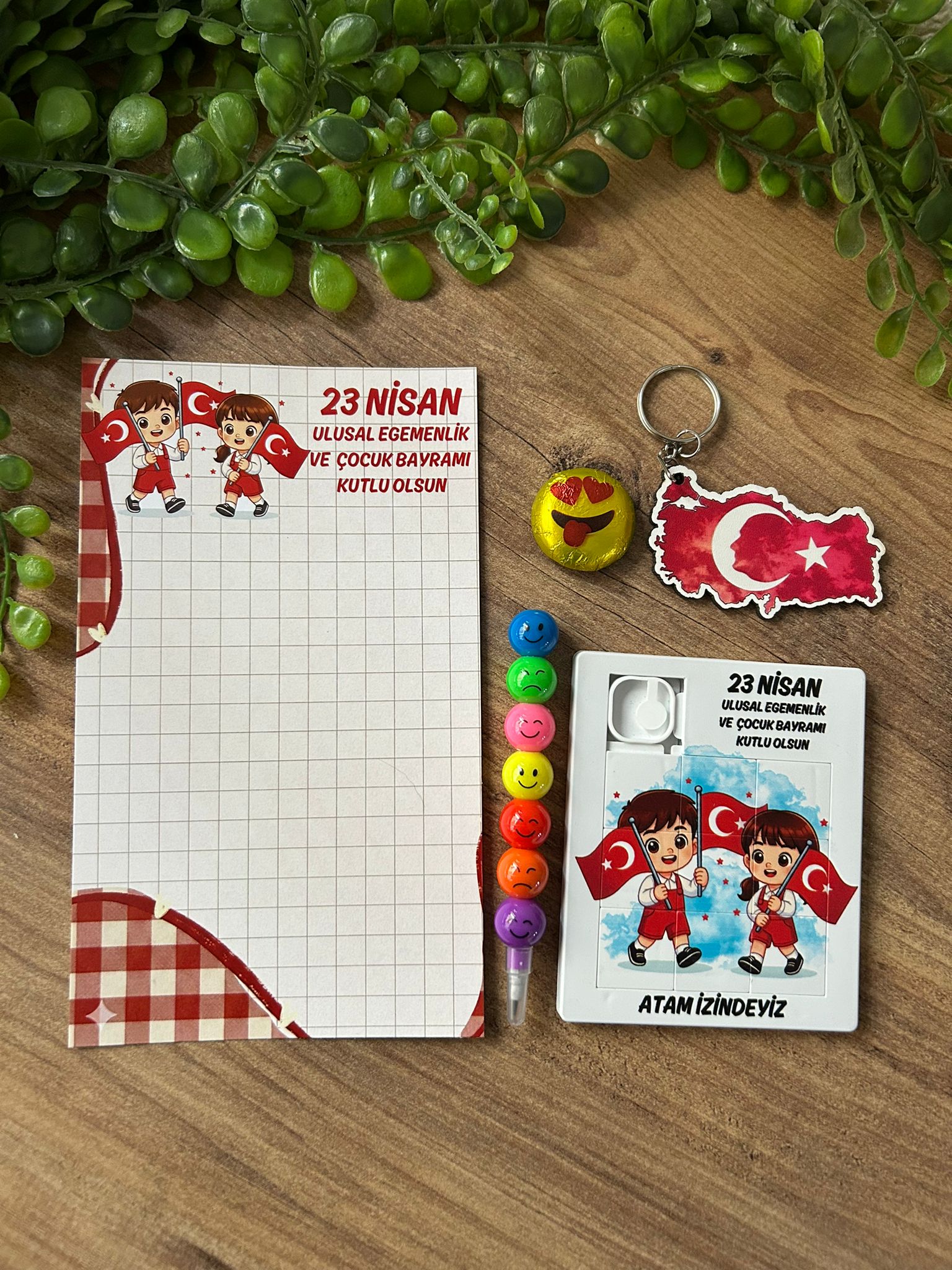 23 NİSAN AHŞAP ANAHTARLIK +ÇKOLATA+KALEM+PUZZLE