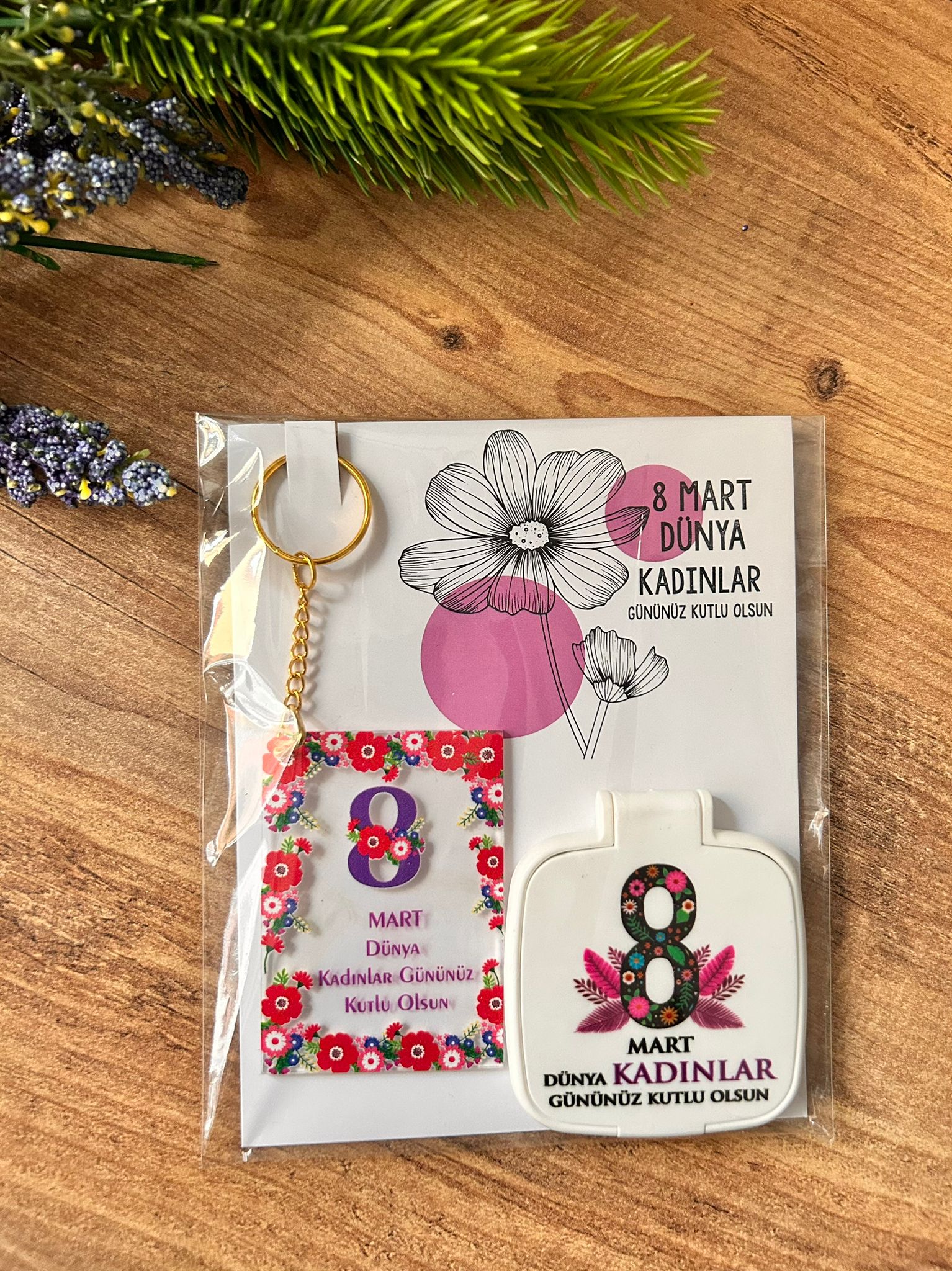 Kadınlar Günü Hediyelik Setler  Ayna ve Anahtarlık