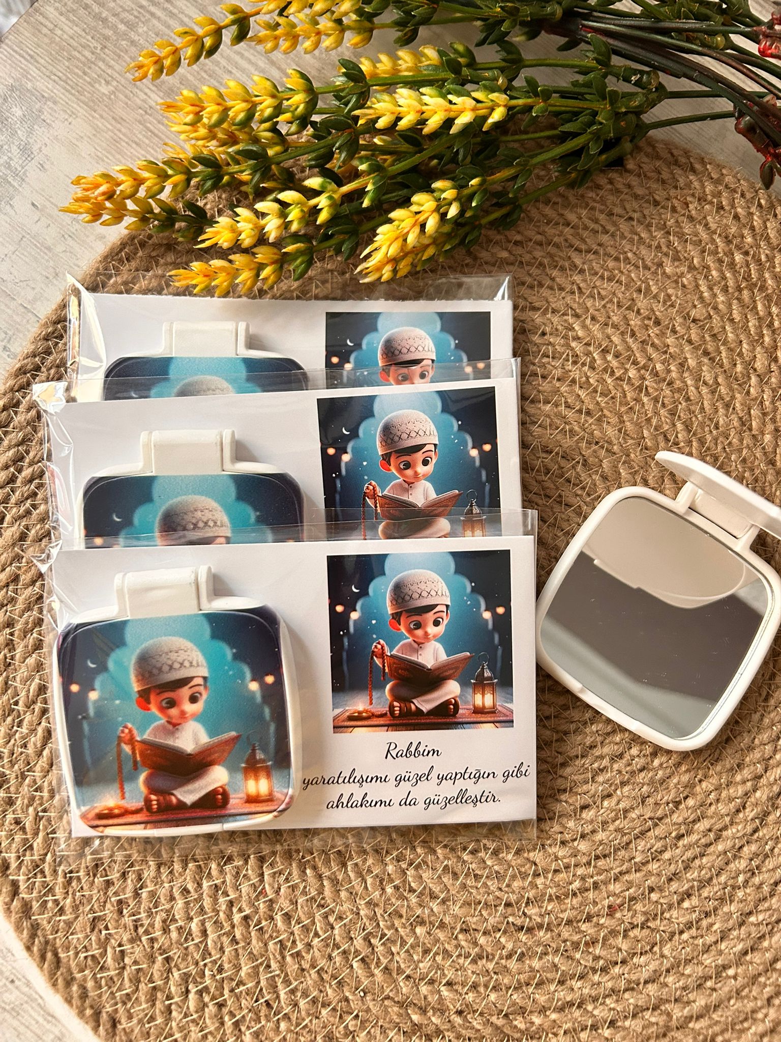 Kuran Okuyorum Temalı Kare Pleksi Ayna