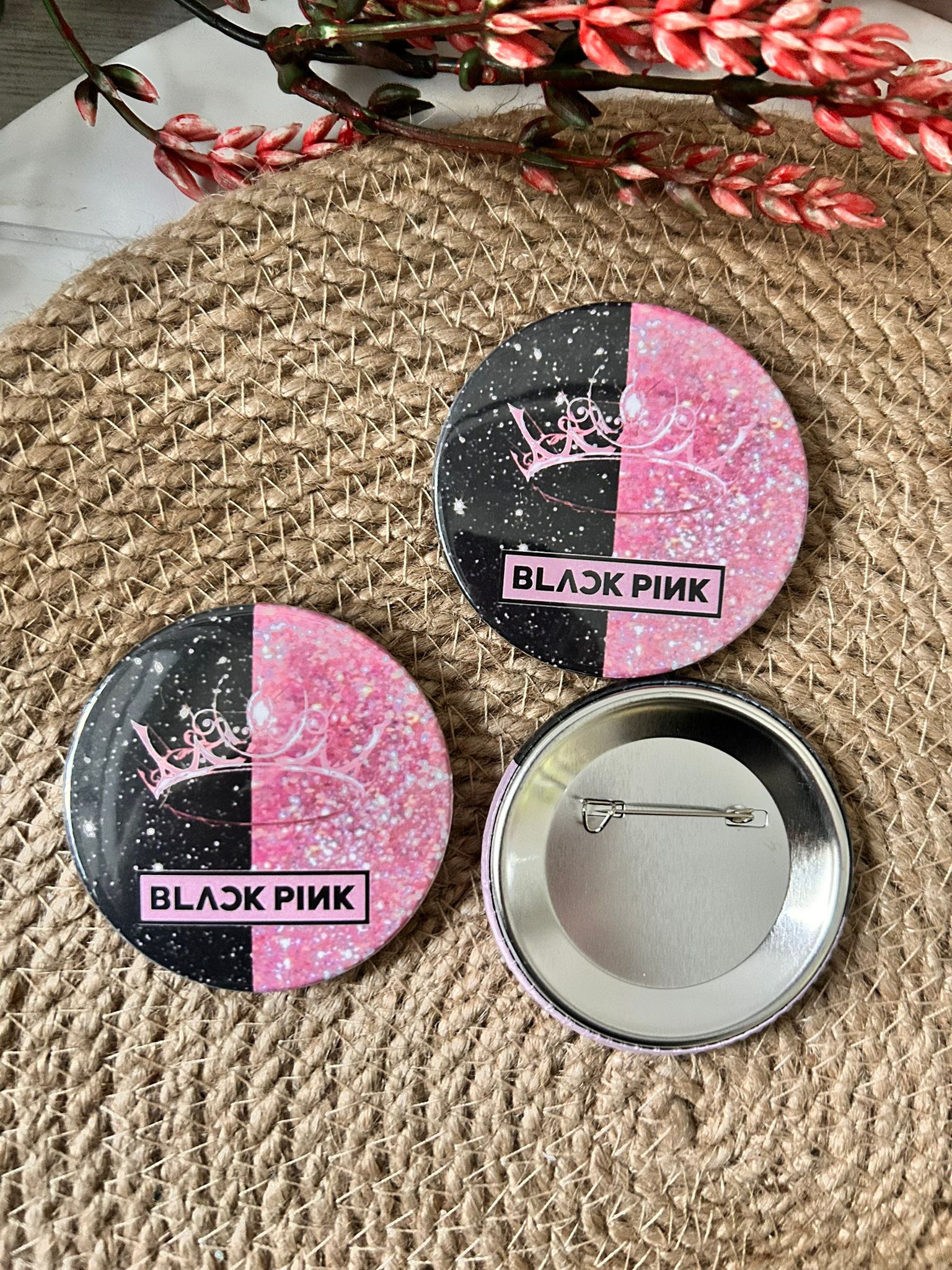 BLACK PİNK TEMALI  İĞNELİ ROZET